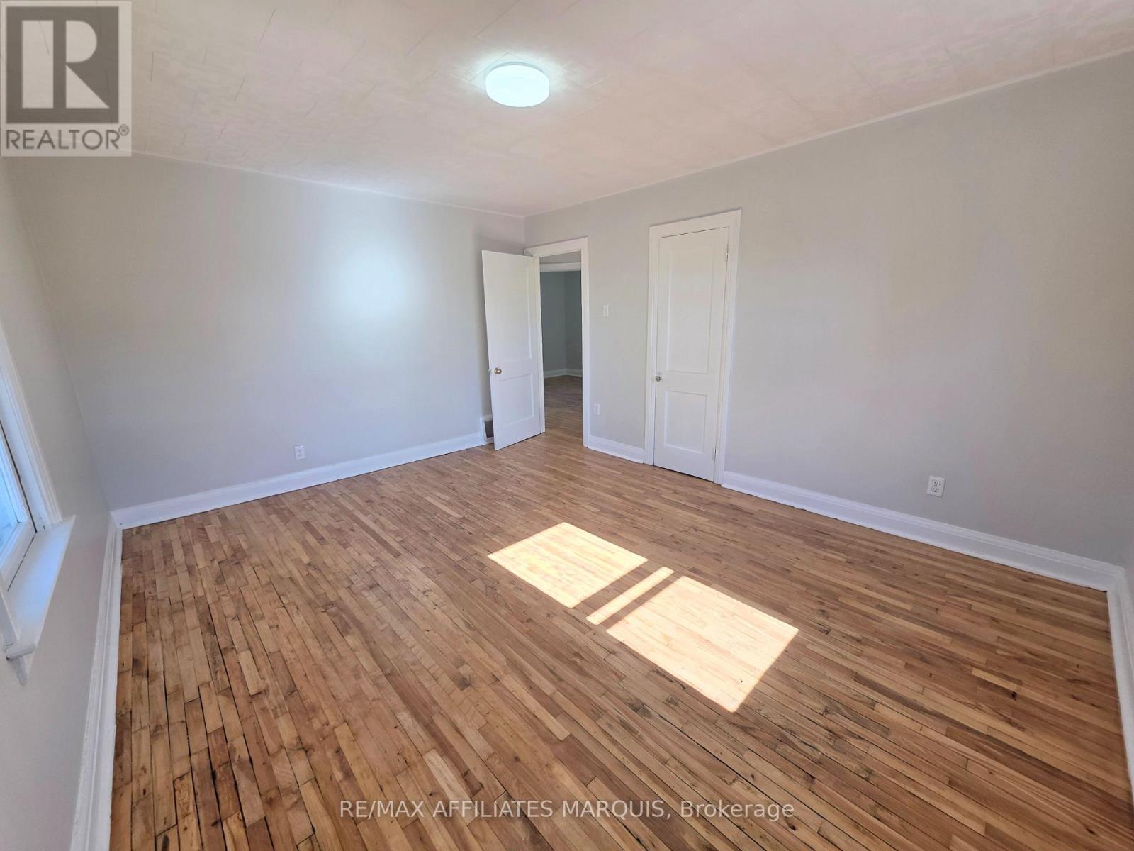 17 Maple Avenue North — photo 24