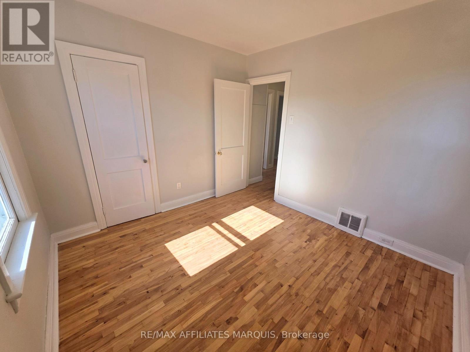 17 Maple Avenue North — photo 28