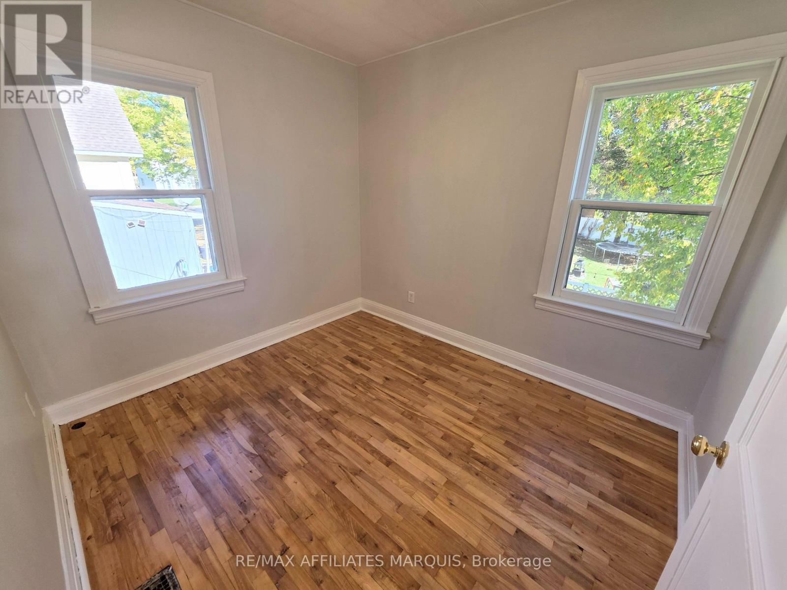 17 Maple Avenue North — photo 29