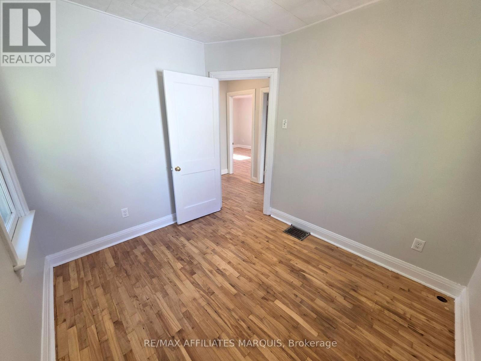 17 Maple Avenue North — photo 30