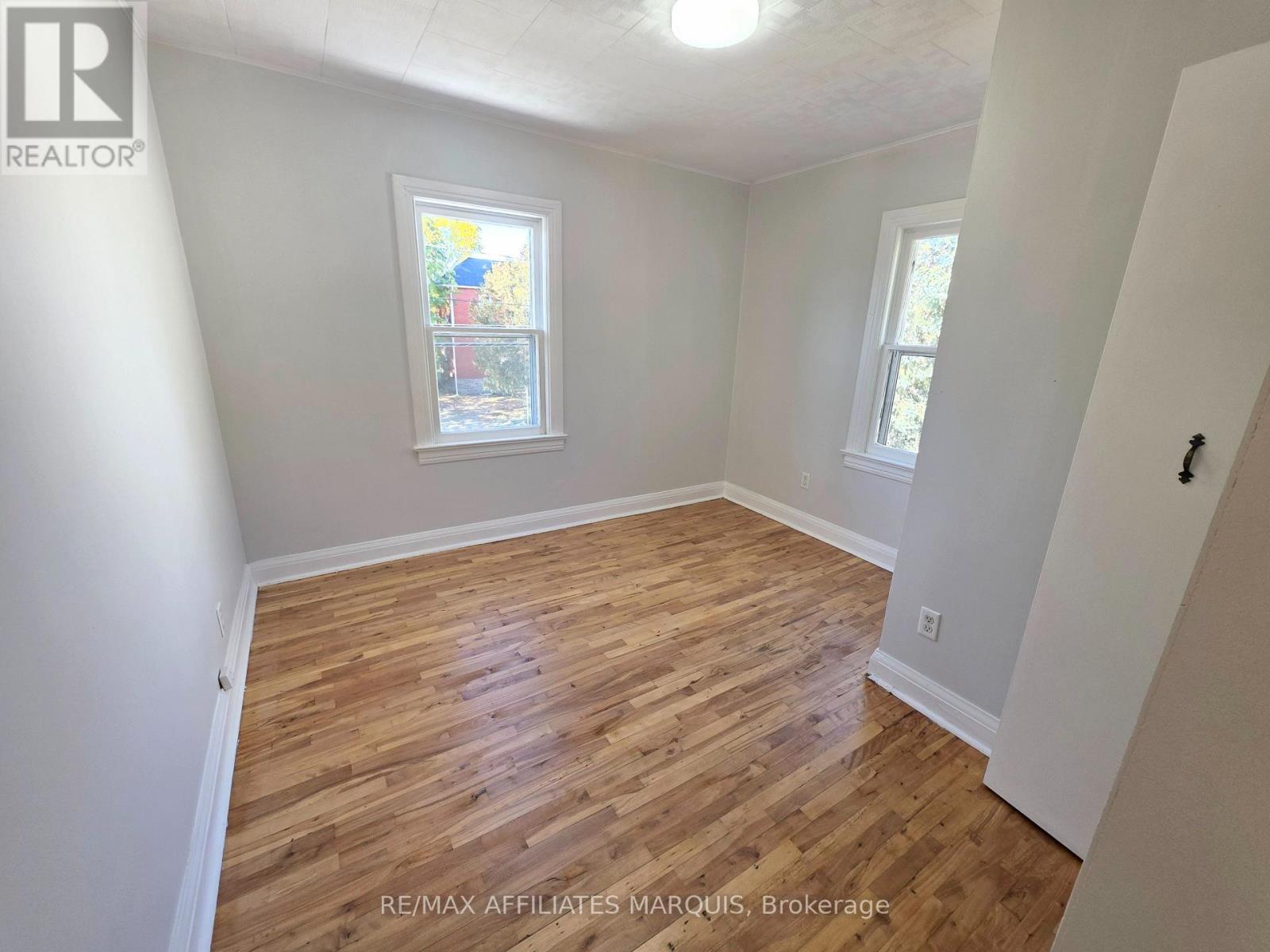 17 Maple Avenue North — photo 31