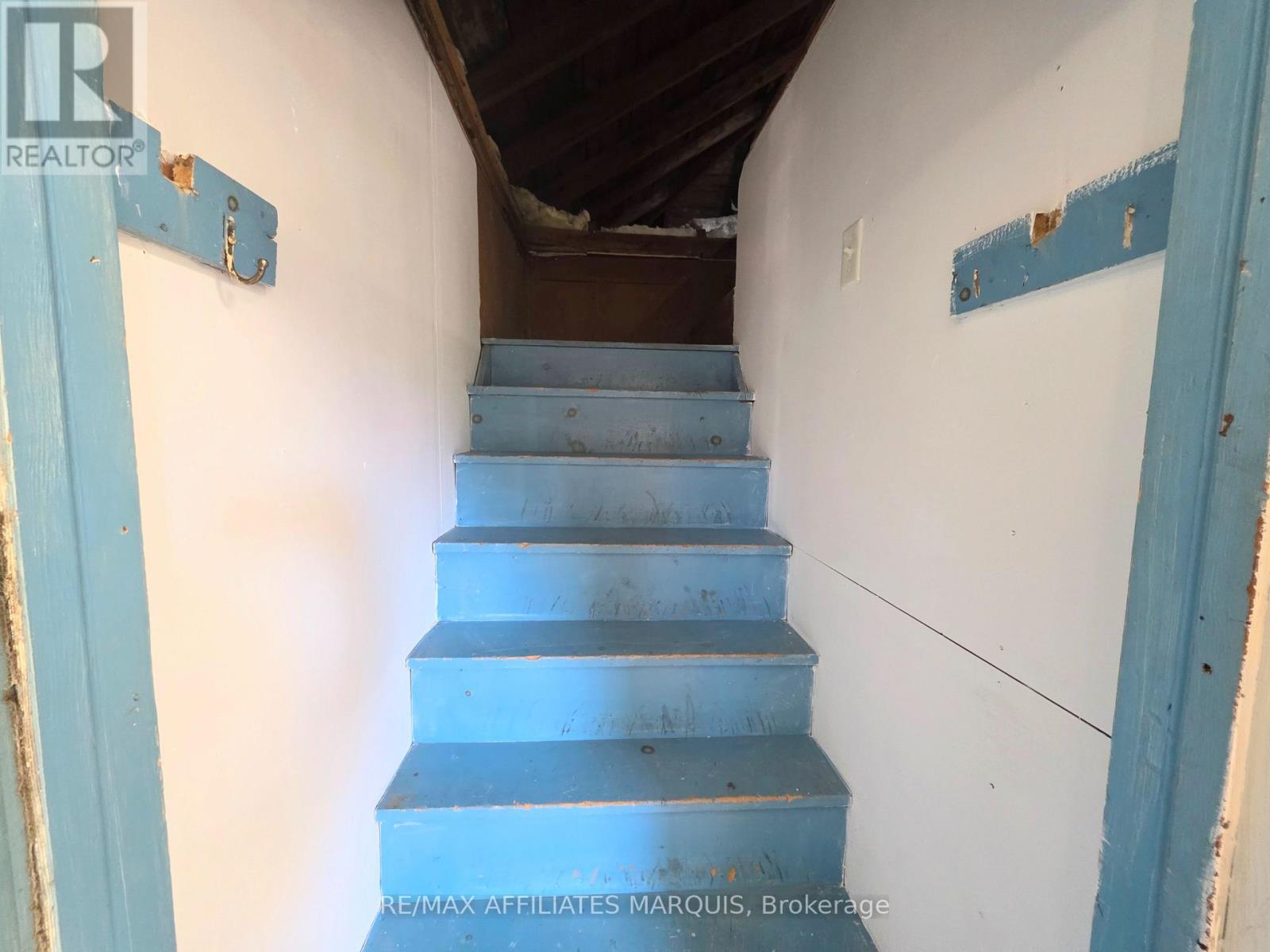 17 Maple Avenue North — photo 33