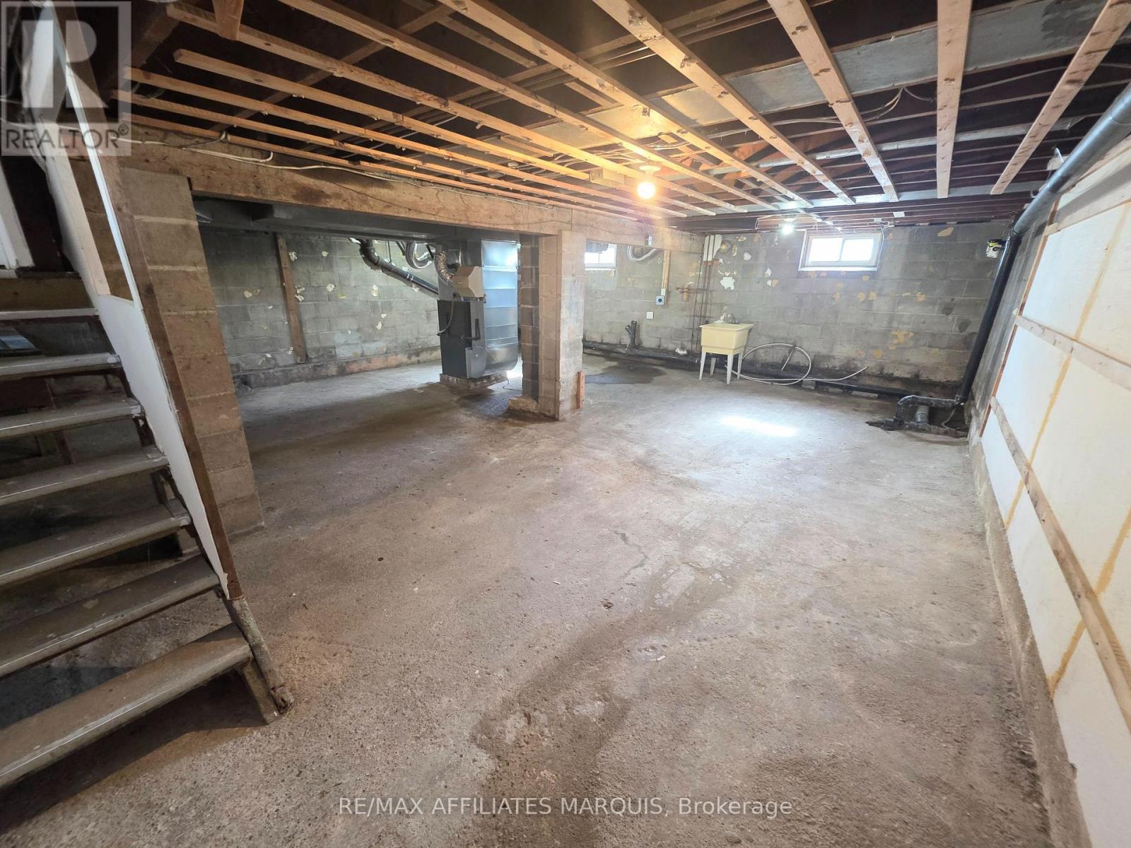 17 Maple Avenue North — photo 38