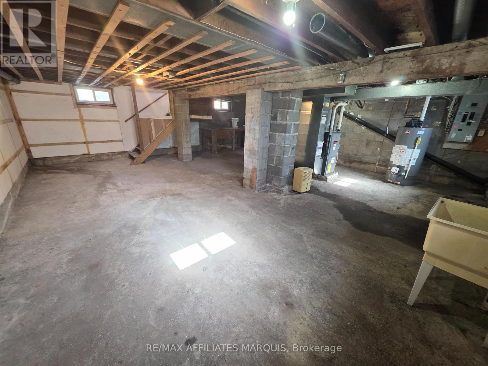 17 Maple Avenue North — photo 39