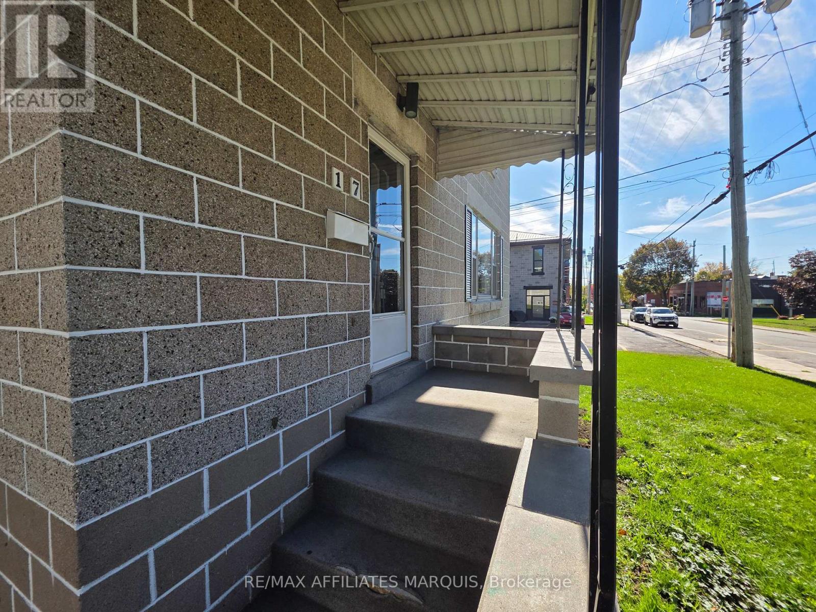 17 Maple Avenue North — photo 8