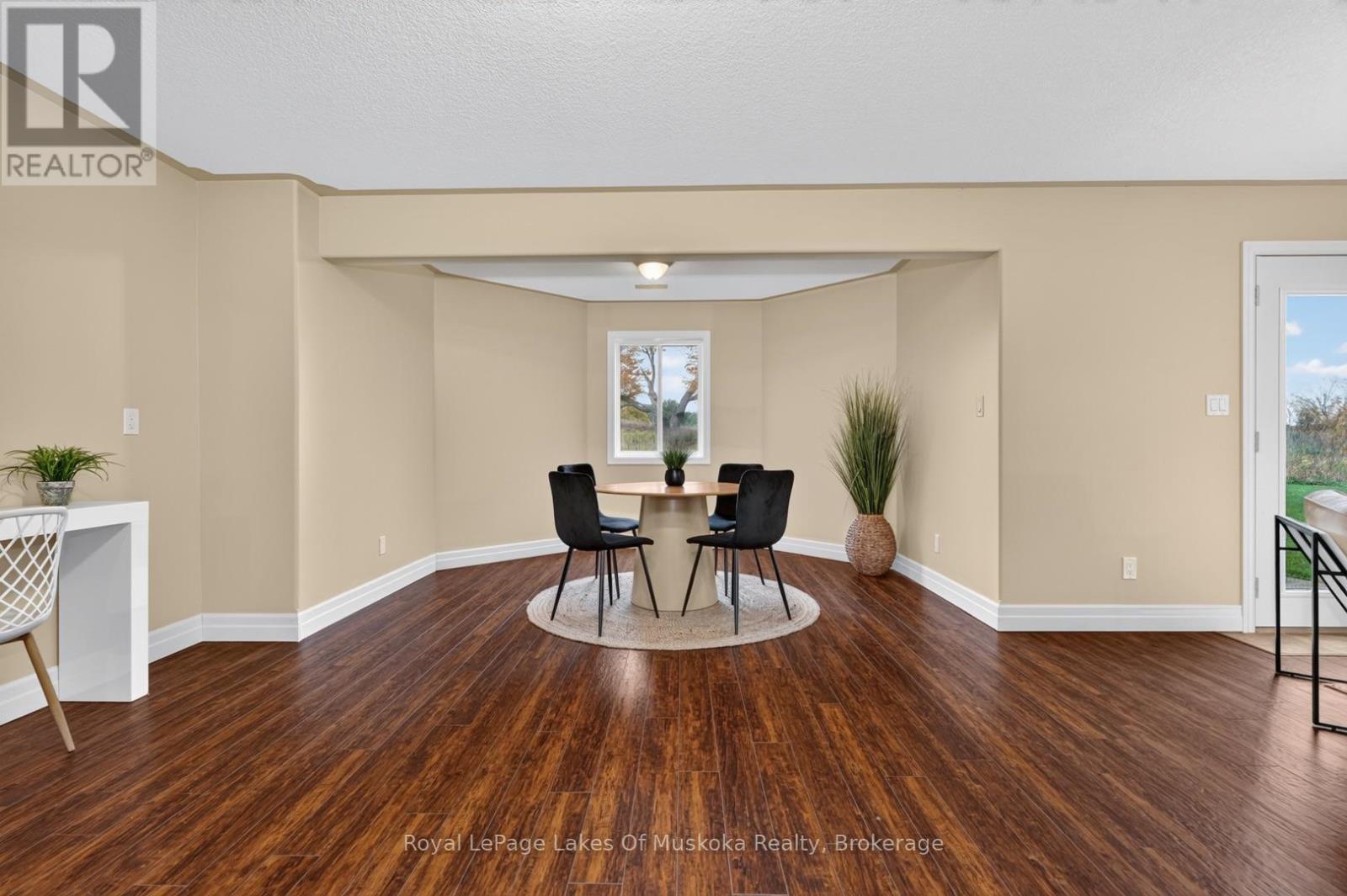 77 LANKIN AVENUE - 32