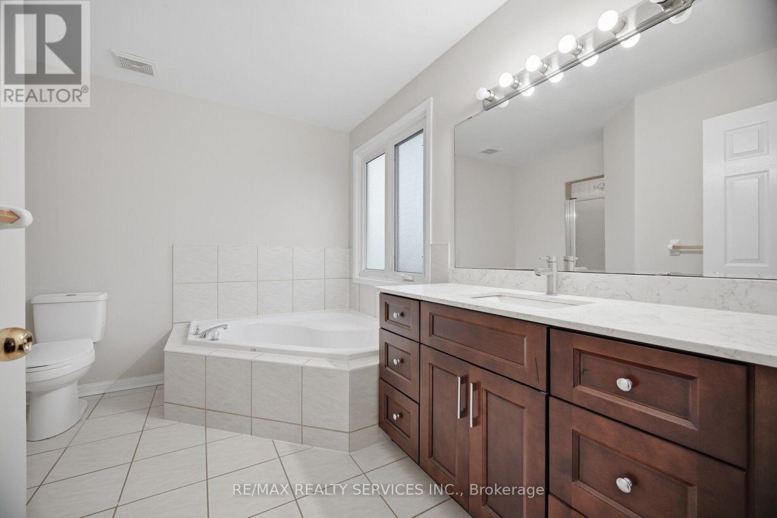 881 Lancaster Boulevard, Milton, ON photo 31