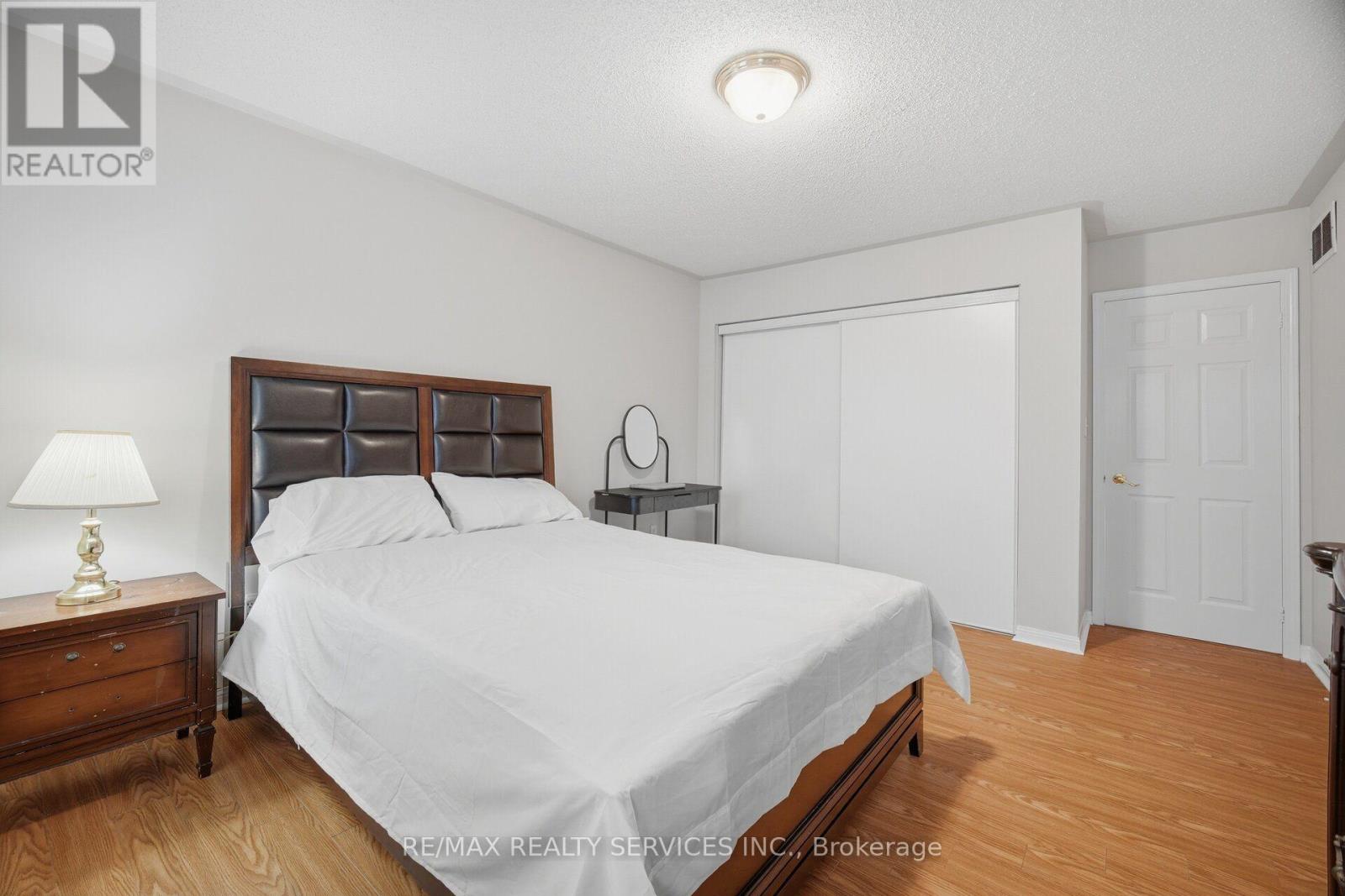 881 Lancaster Boulevard, Milton, ON photo 37