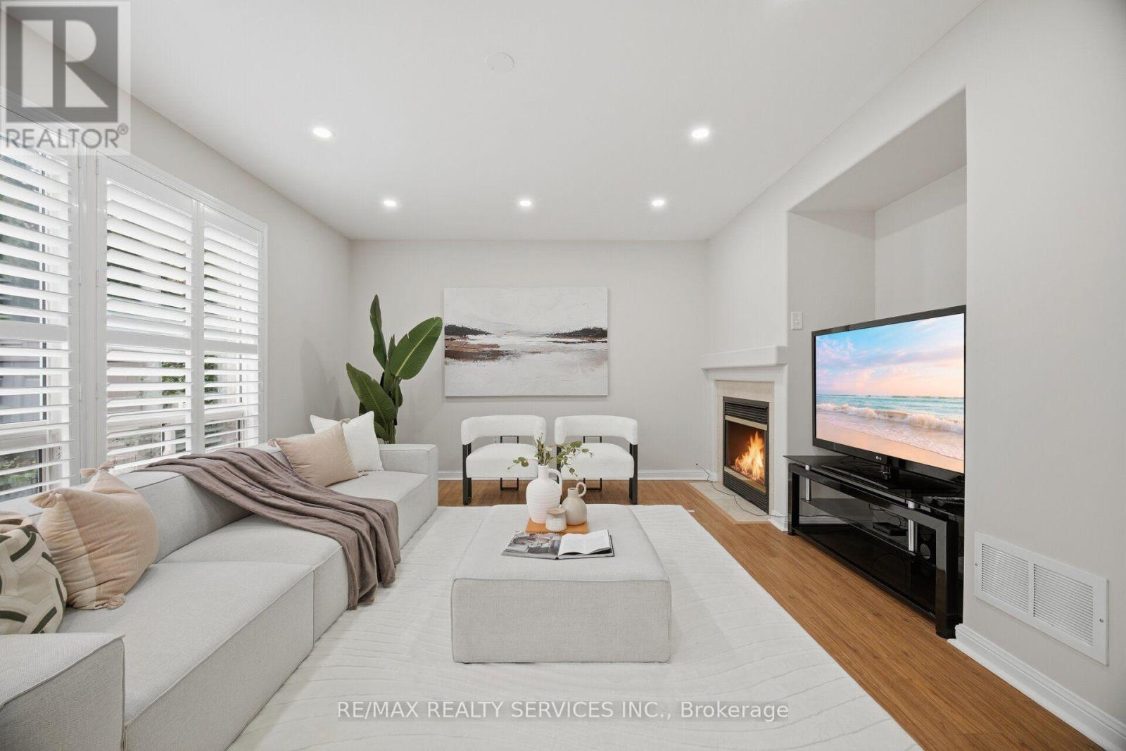 881 Lancaster Boulevard — photo 4