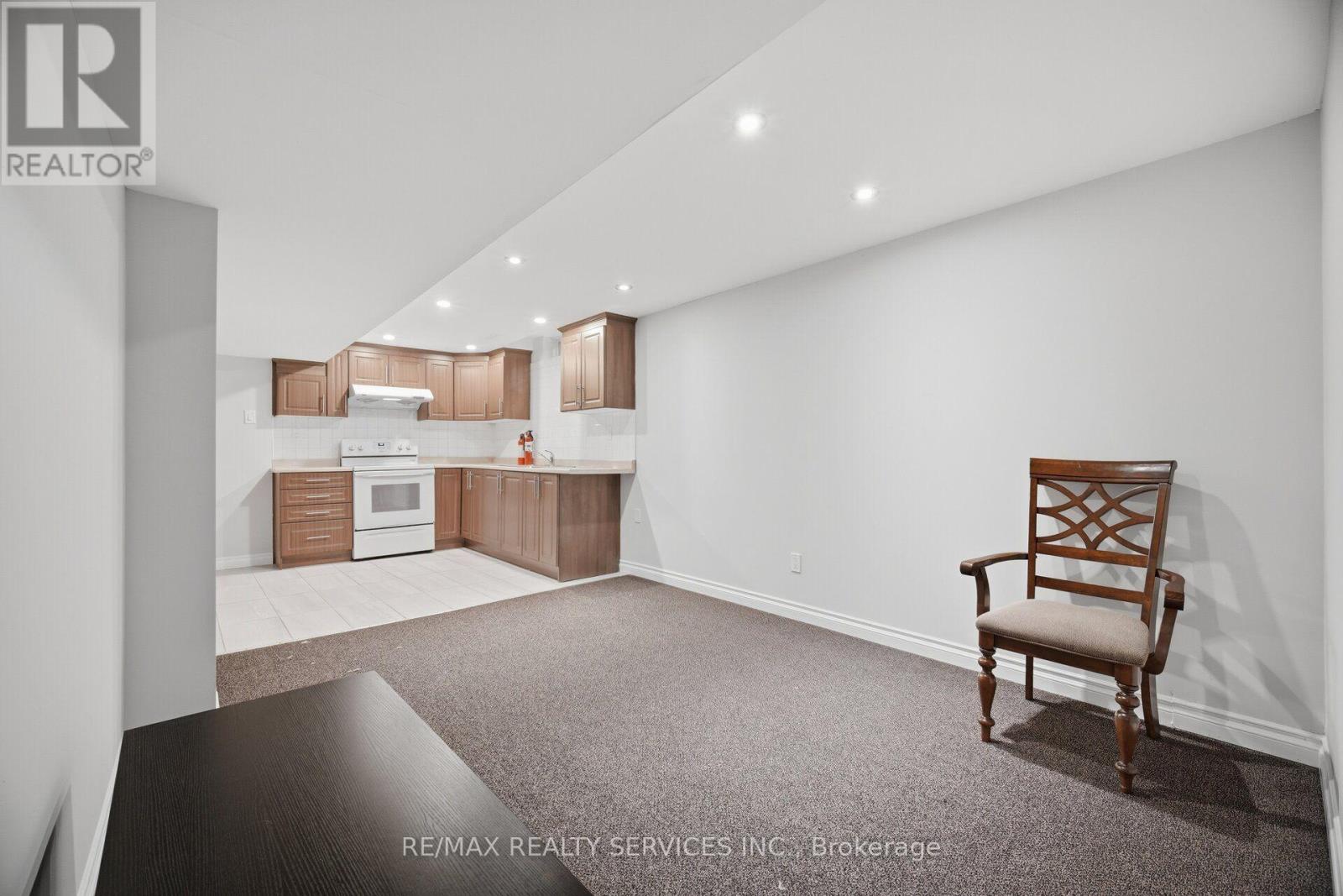 881 Lancaster Boulevard, Milton, ON photo 40