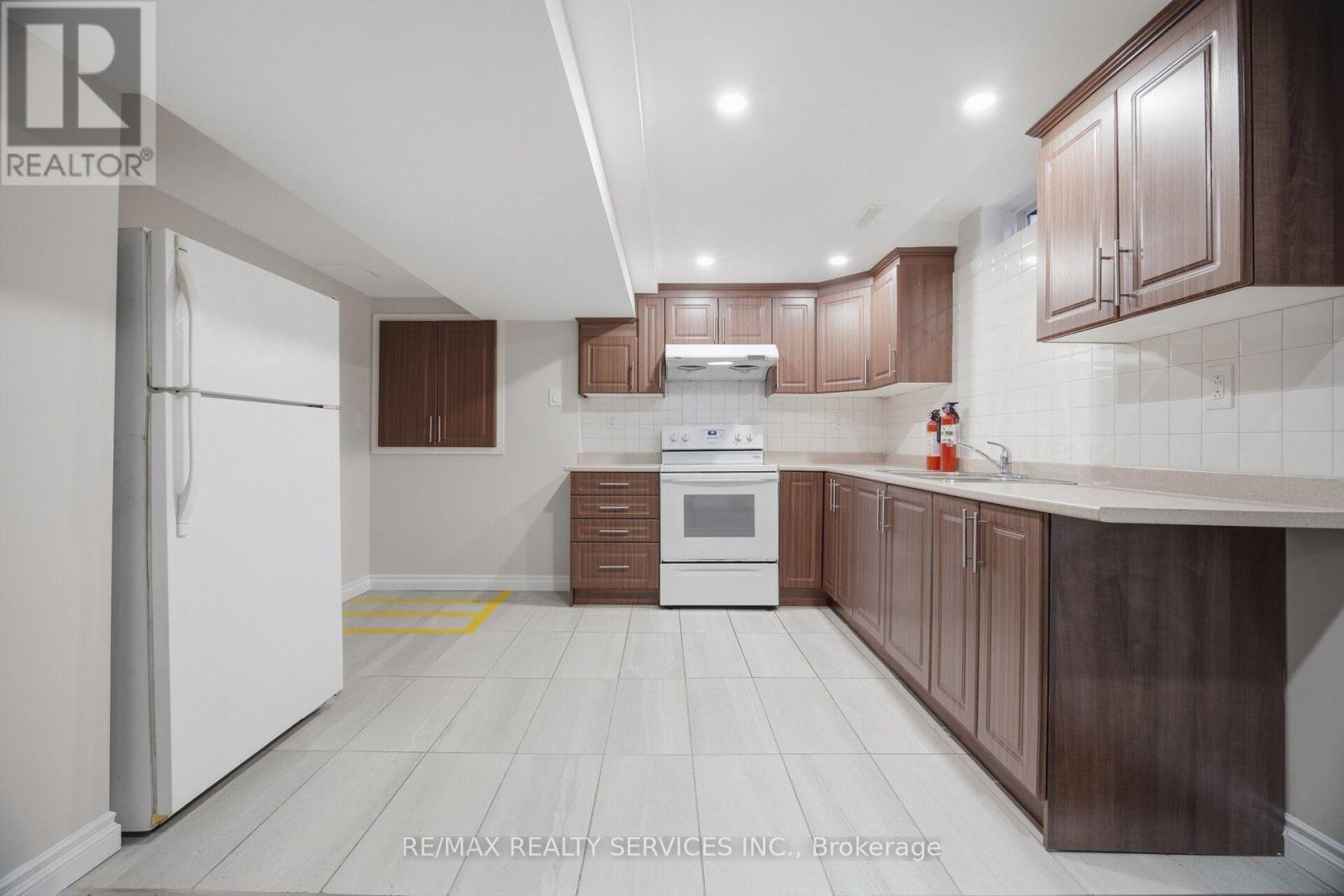 881 Lancaster Boulevard, Milton, ON photo 42