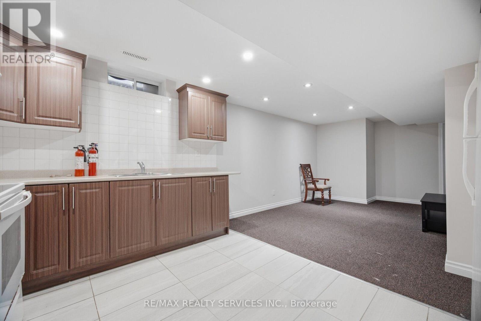 881 Lancaster Boulevard, Milton, ON photo 43
