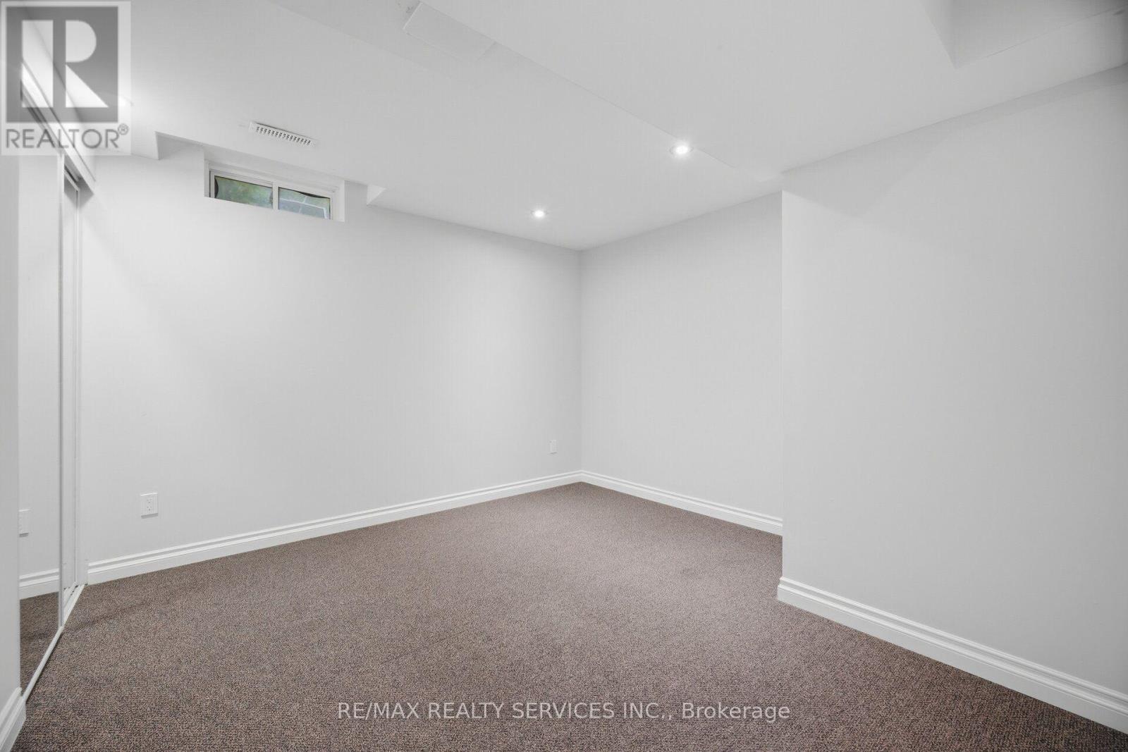 881 Lancaster Boulevard, Milton, ON photo 45