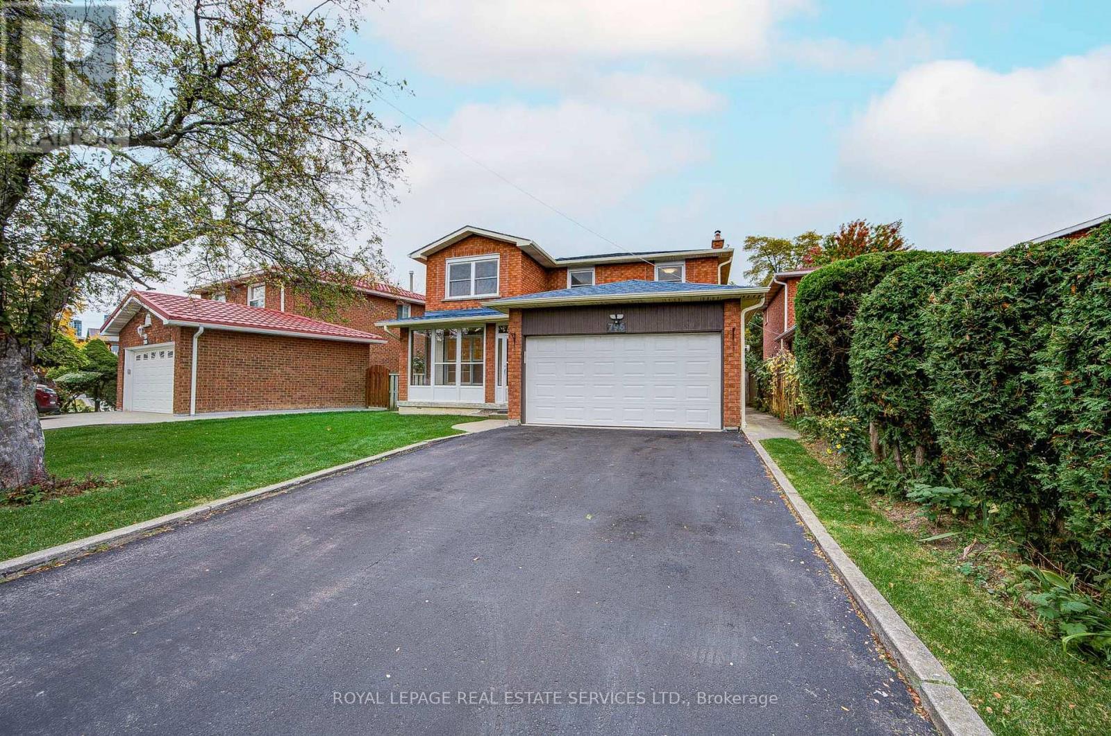 796 Buckingham Court, Mississauga, ON photo 2
