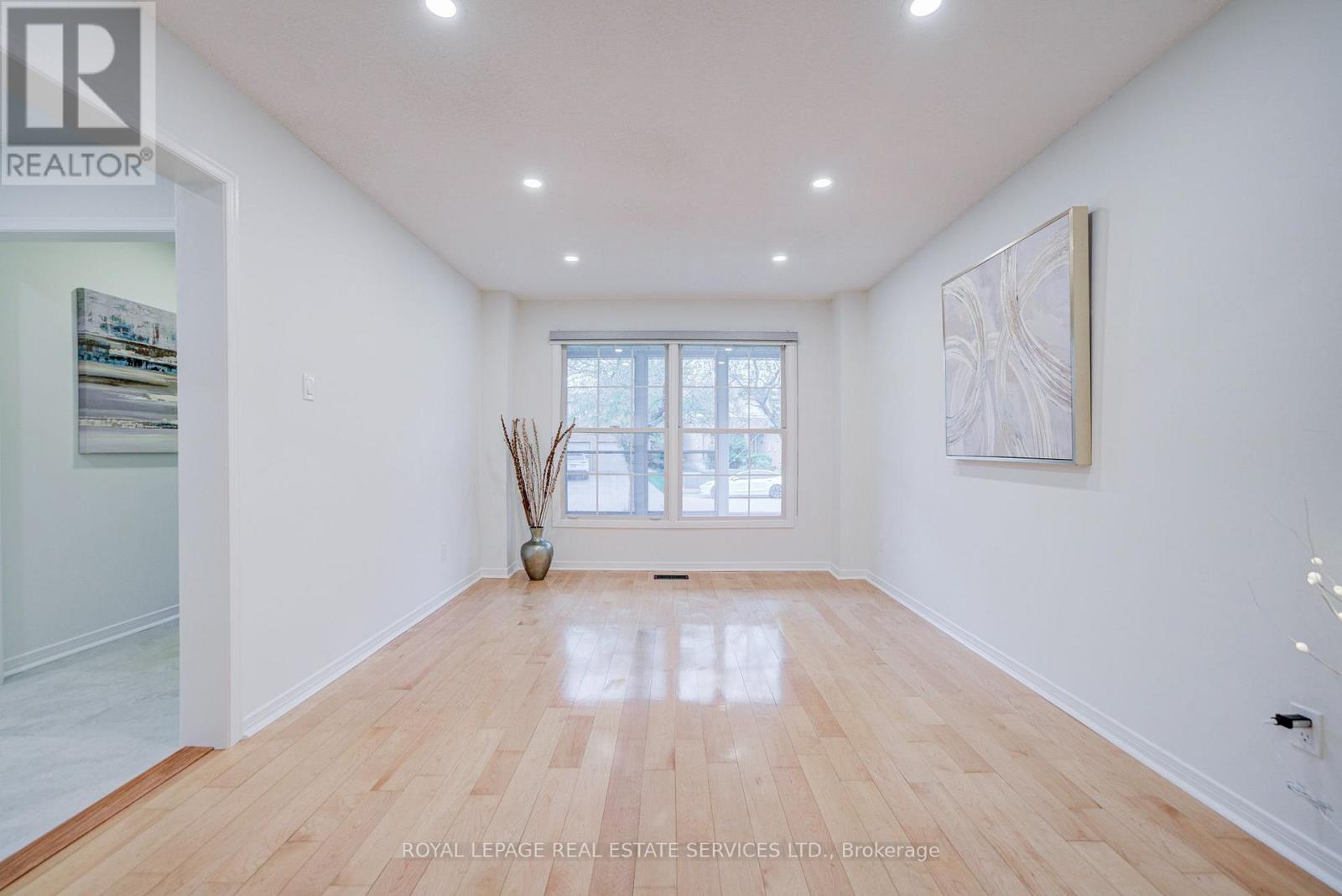 796 Buckingham Court, Mississauga, ON photo 4
