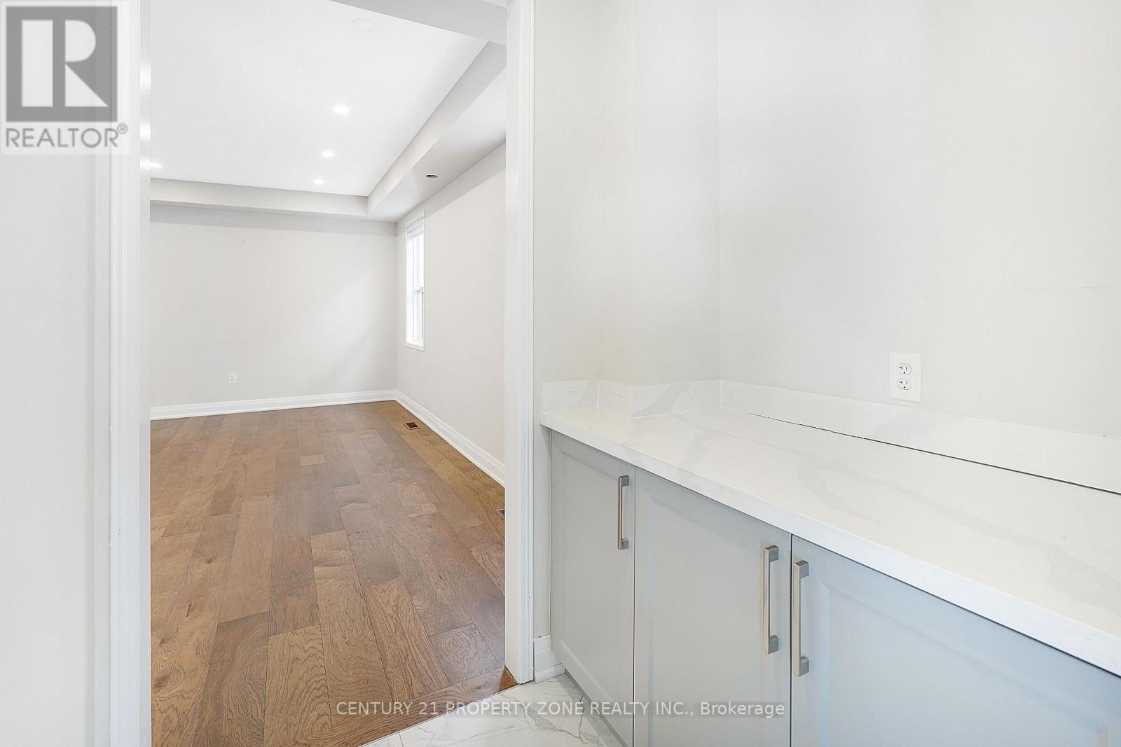 3 FRESHSPRING DRIVE - 23