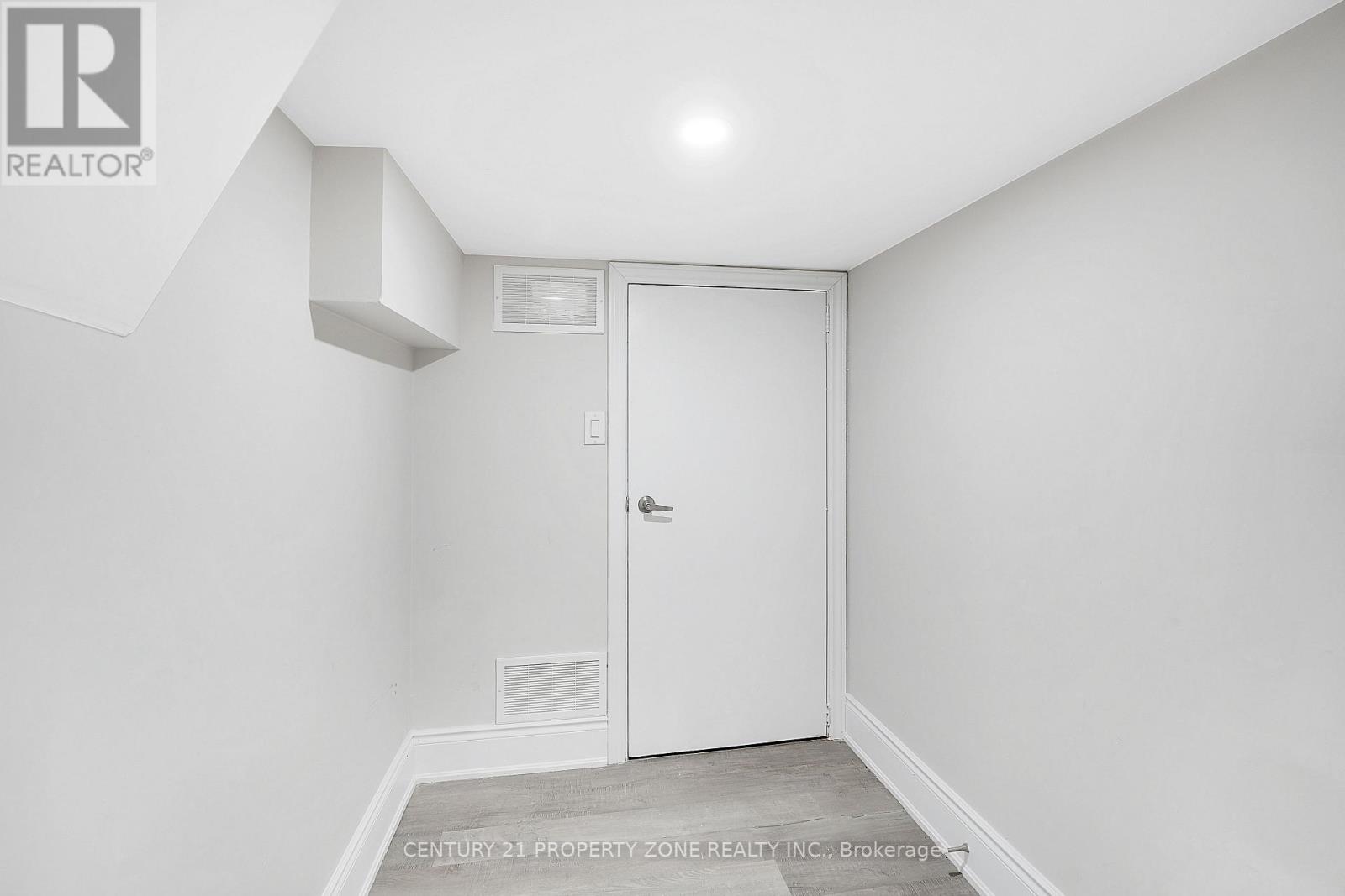 3 FRESHSPRING DRIVE - 41