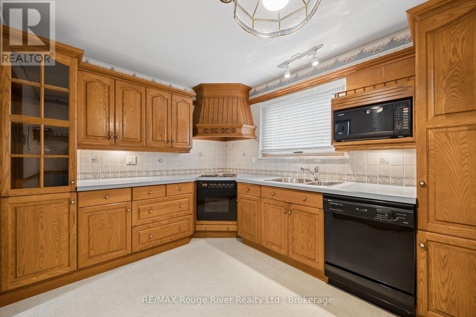 3 Heatherwood Road, Ajax, ON photo 12