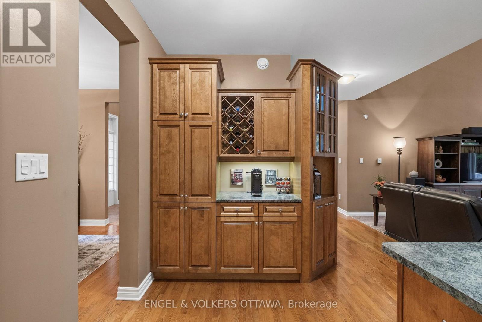 1629 Shauna Crescent — photo 13