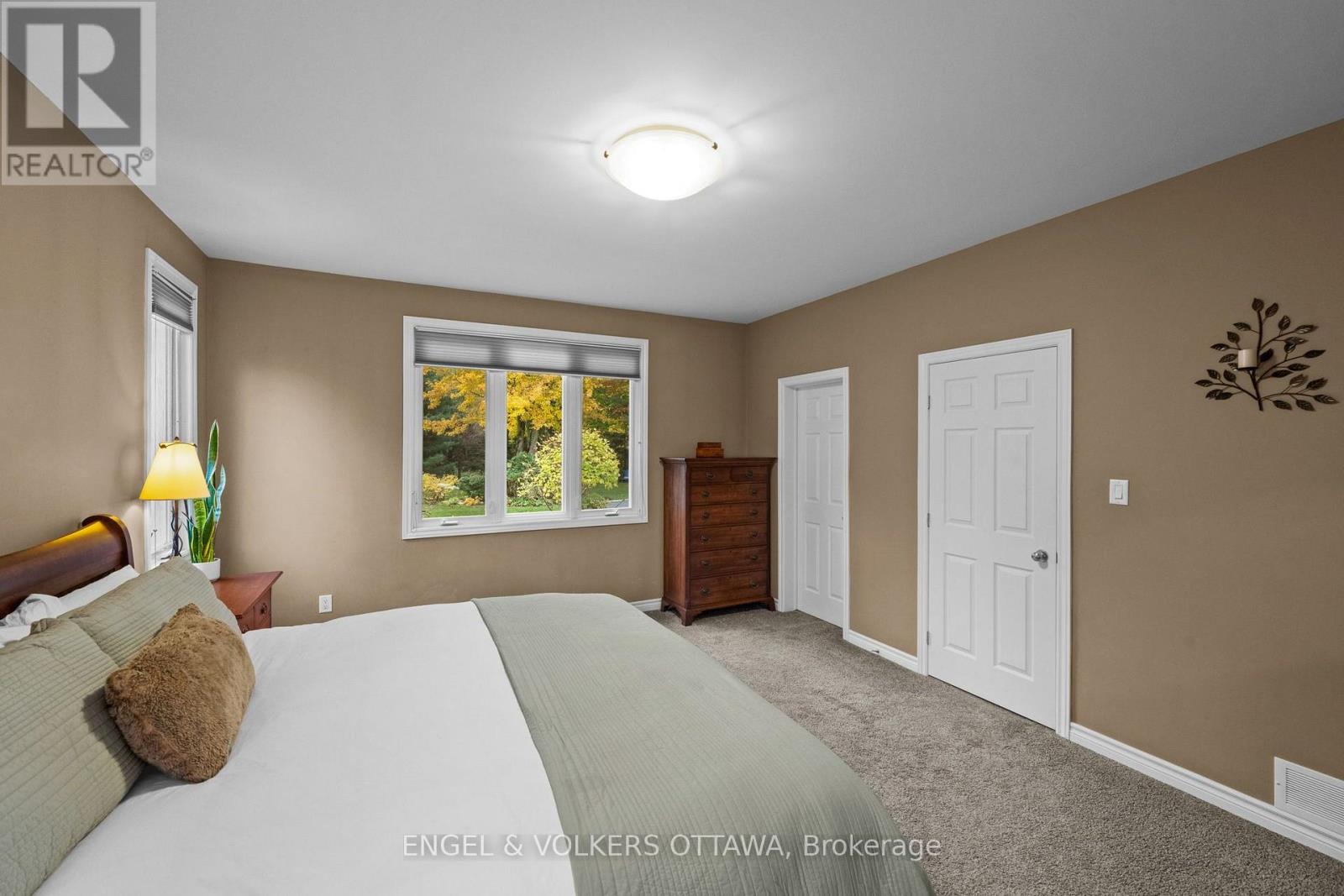 1629 Shauna Crescent — photo 16