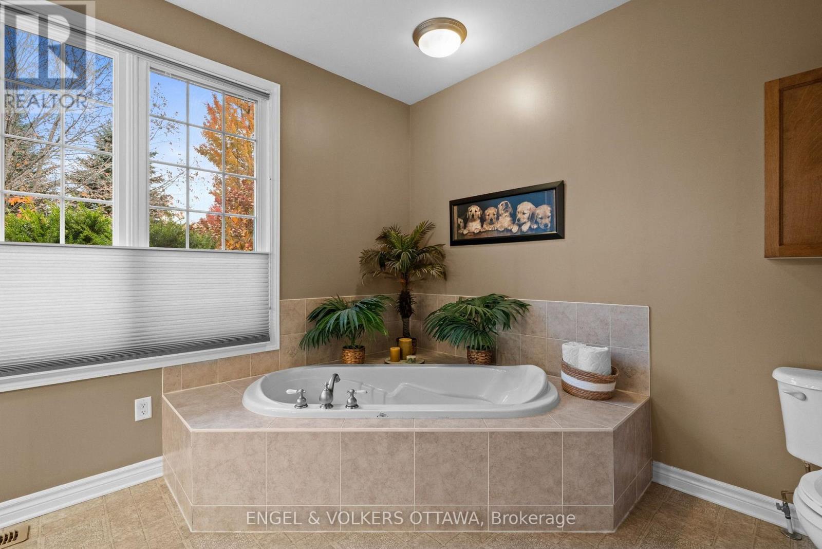 1629 Shauna Crescent — photo 18