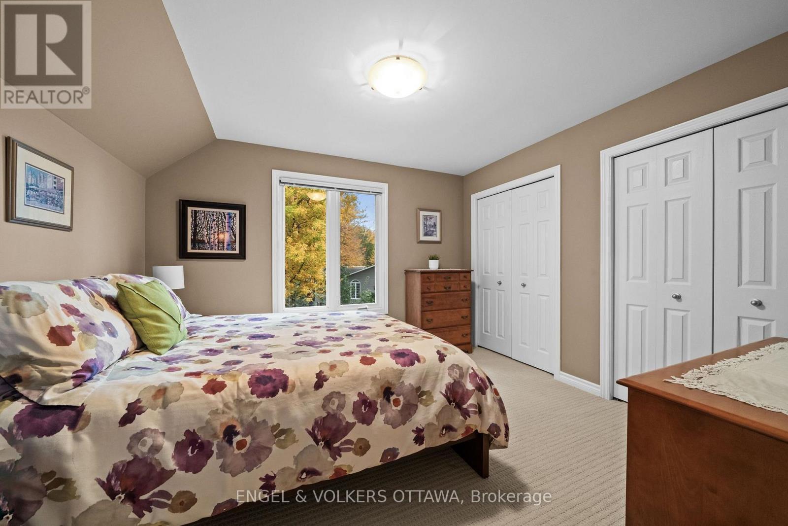 1629 Shauna Crescent — photo 21