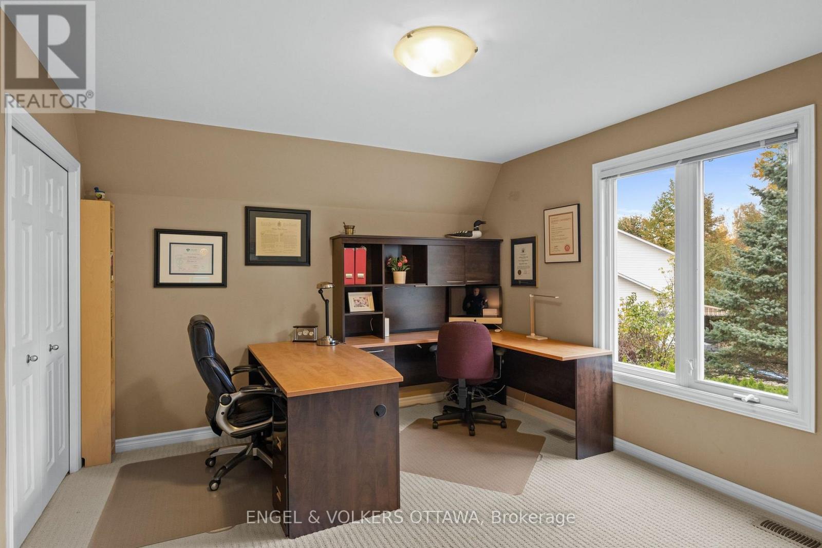 1629 Shauna Crescent — photo 22