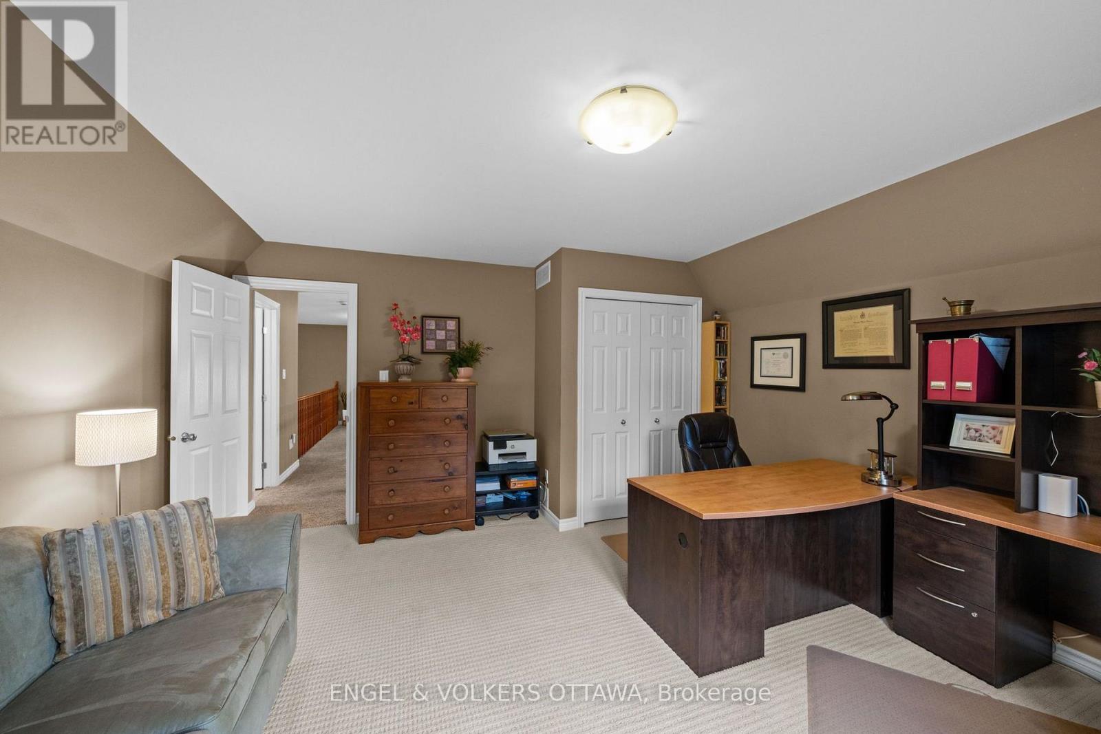 1629 Shauna Crescent — photo 23