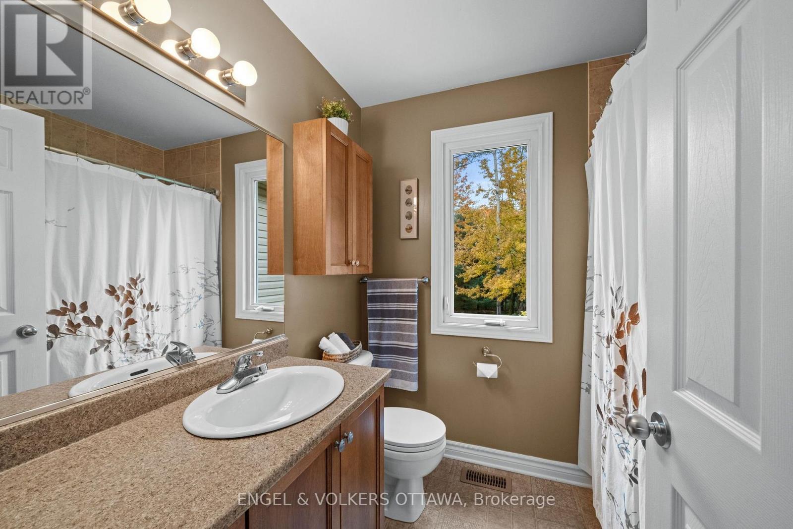 1629 Shauna Crescent — photo 24
