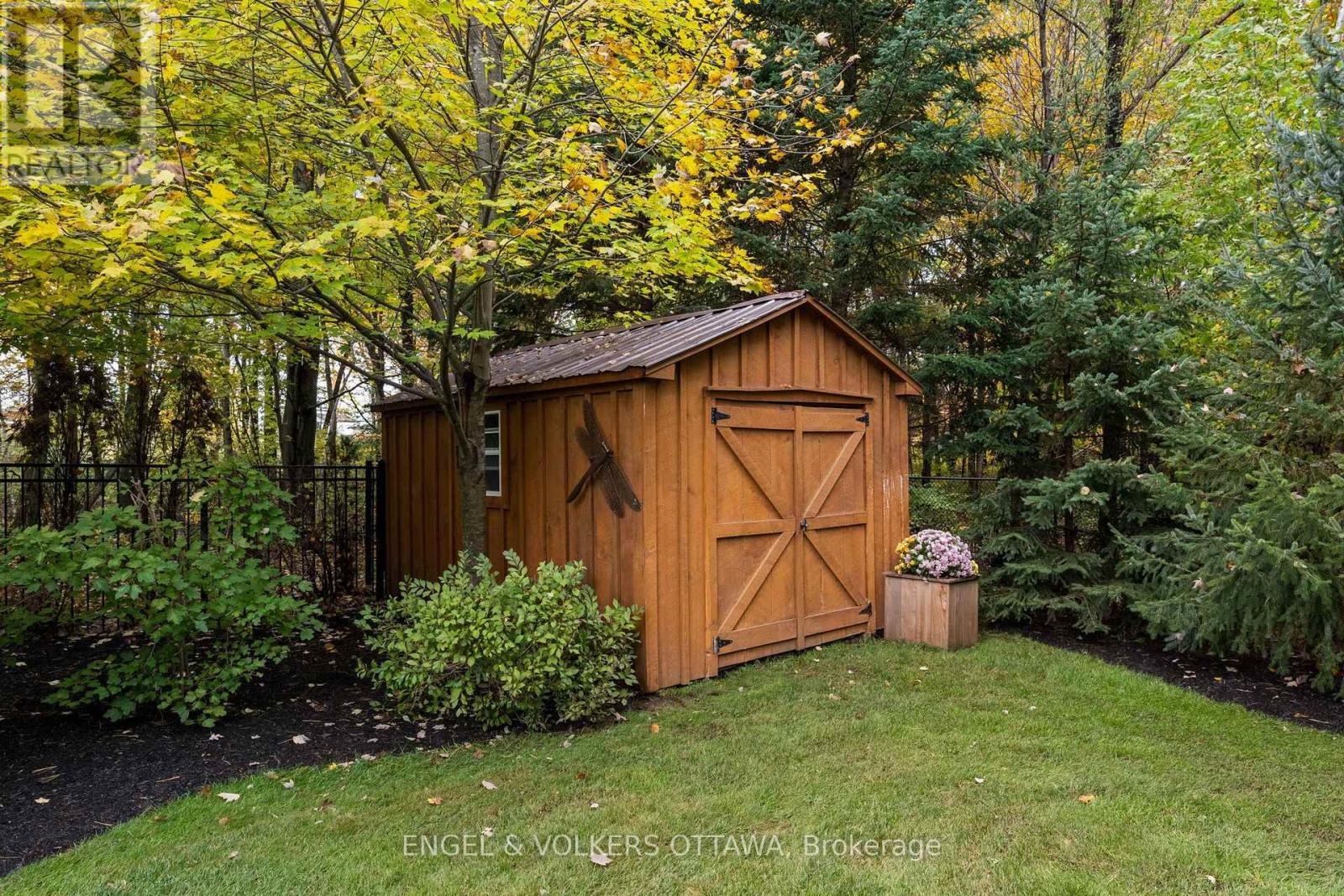 1629 SHAUNA CRESCENT - 33