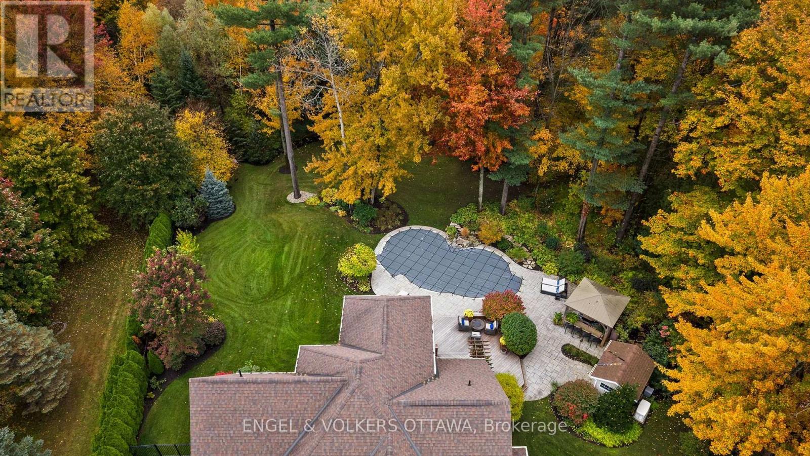 1629 Shauna Crescent — photo 35