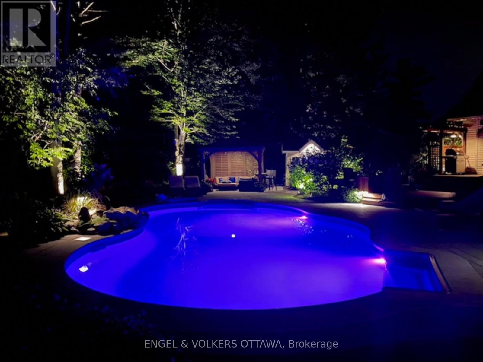 1629 Shauna Crescent — photo 42
