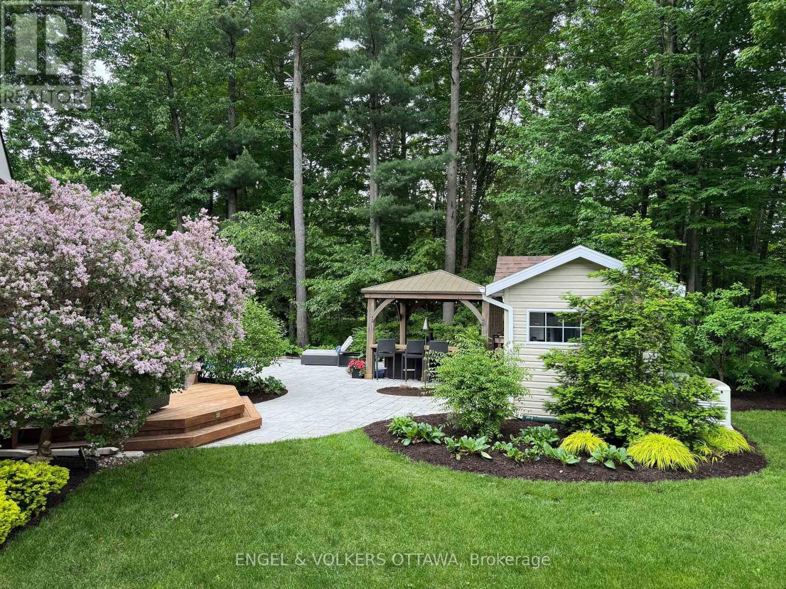 1629 Shauna Crescent — photo 44
