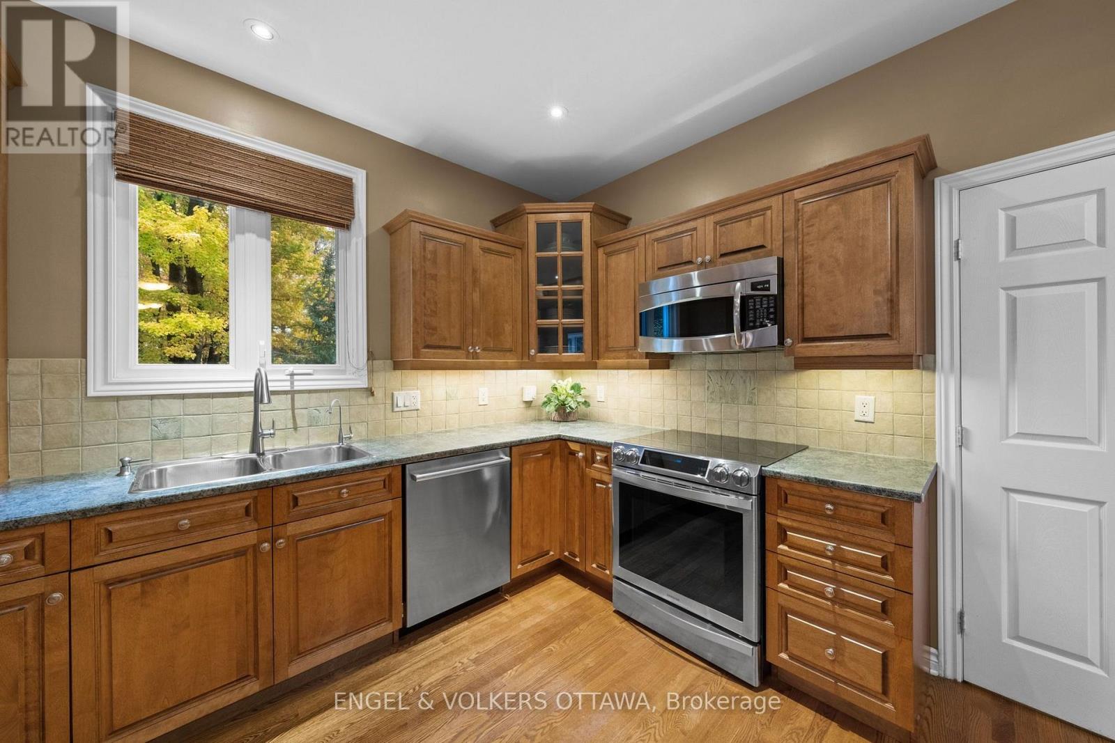 1629 SHAUNA CRESCENT - 9
