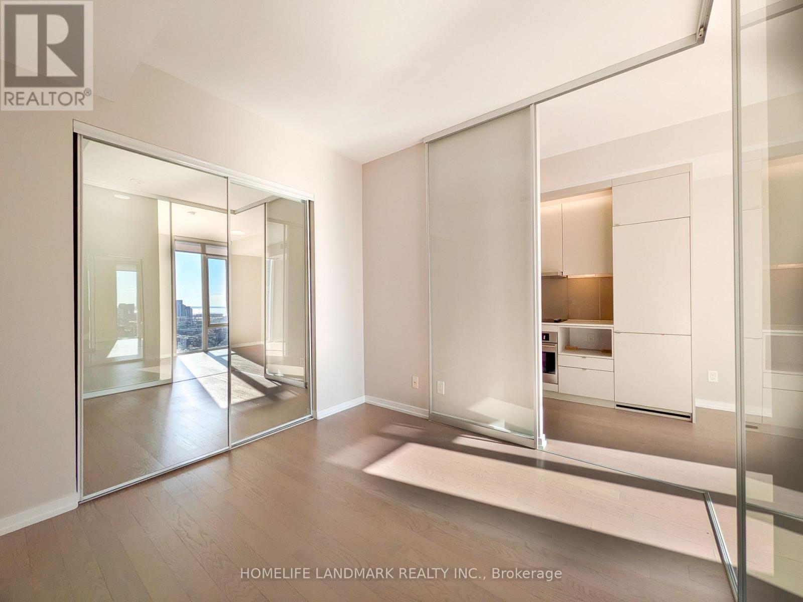 101 Peter Street — photo 11