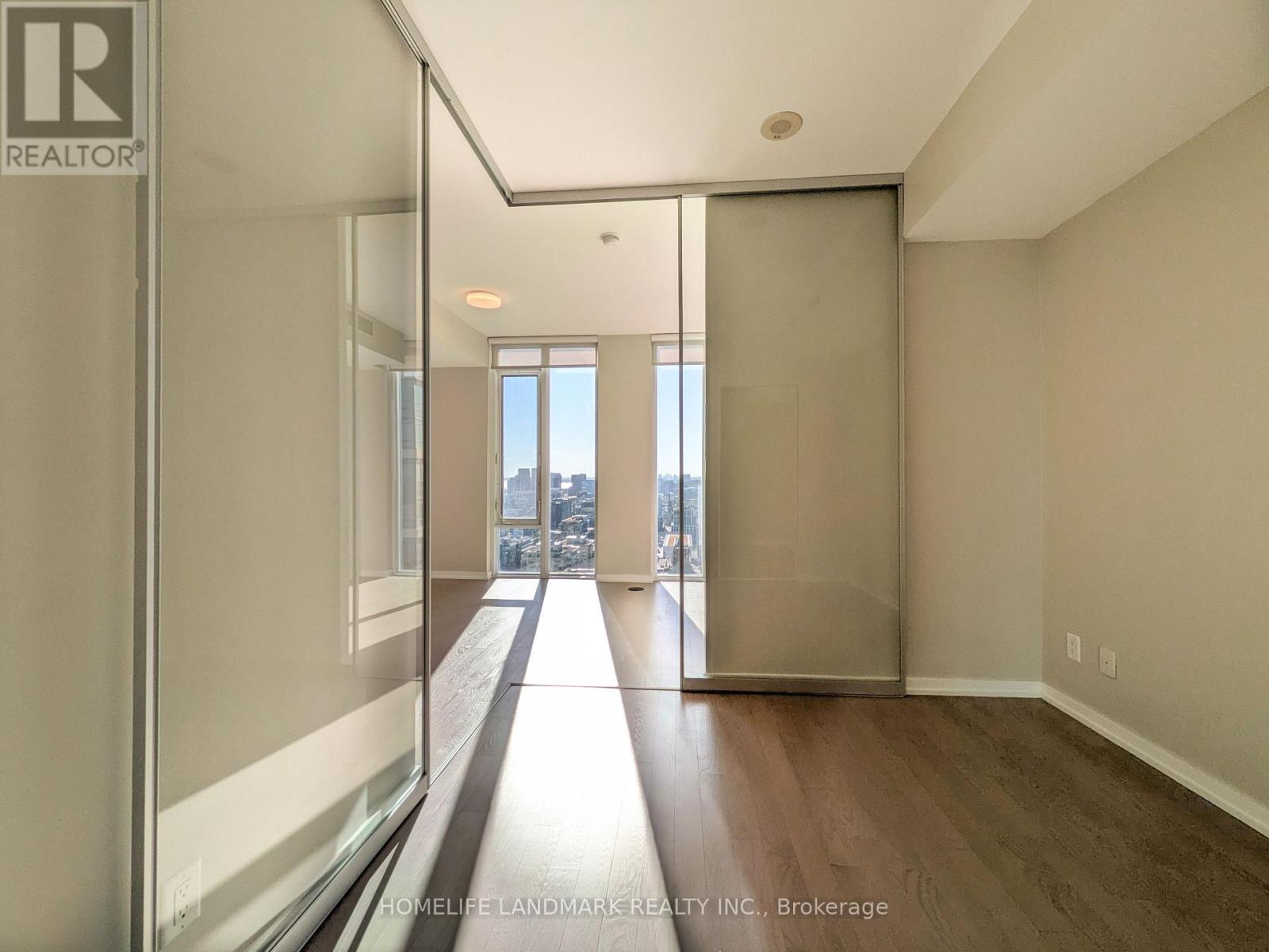 101 Peter Street — photo 12