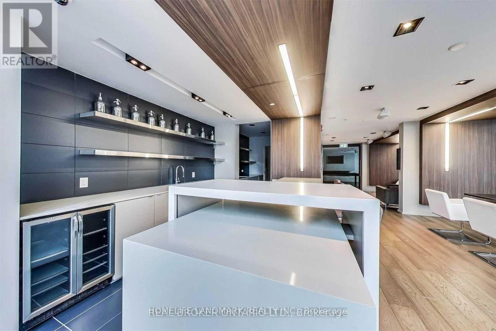 101 Peter Street — photo 17