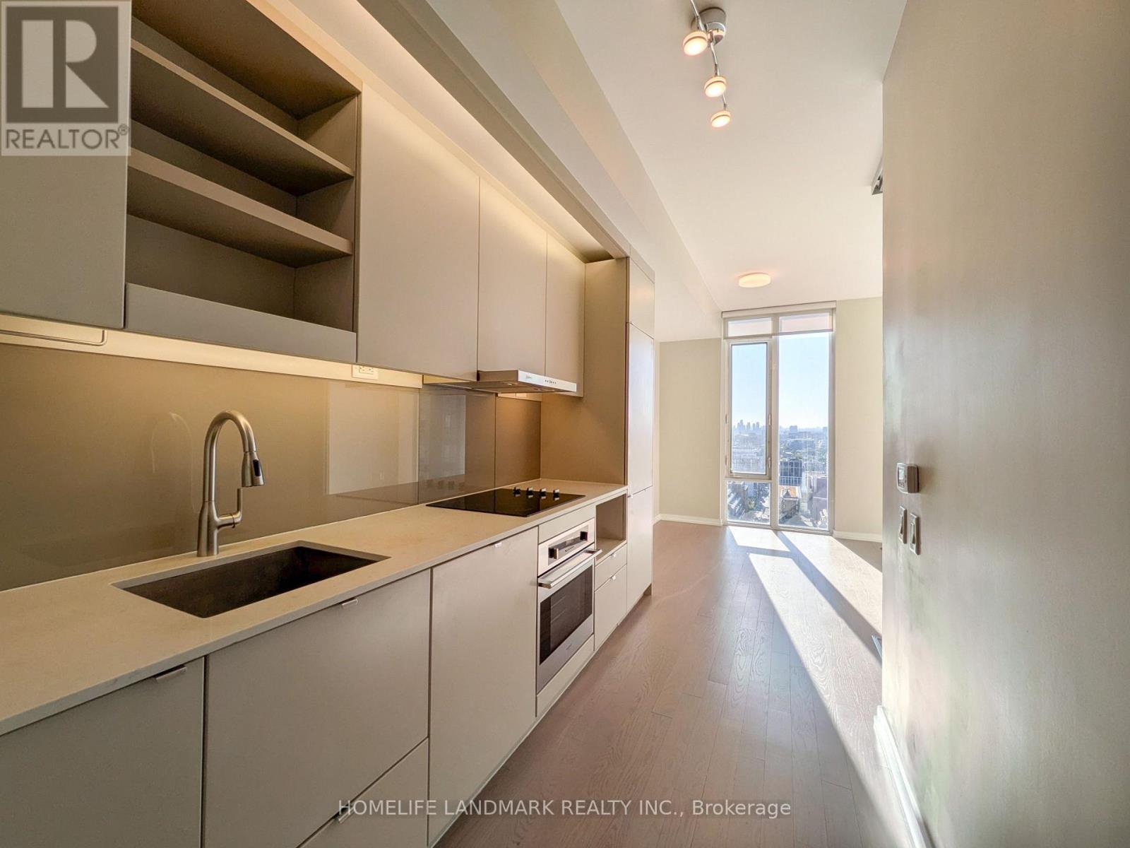 101 Peter Street — photo 4
