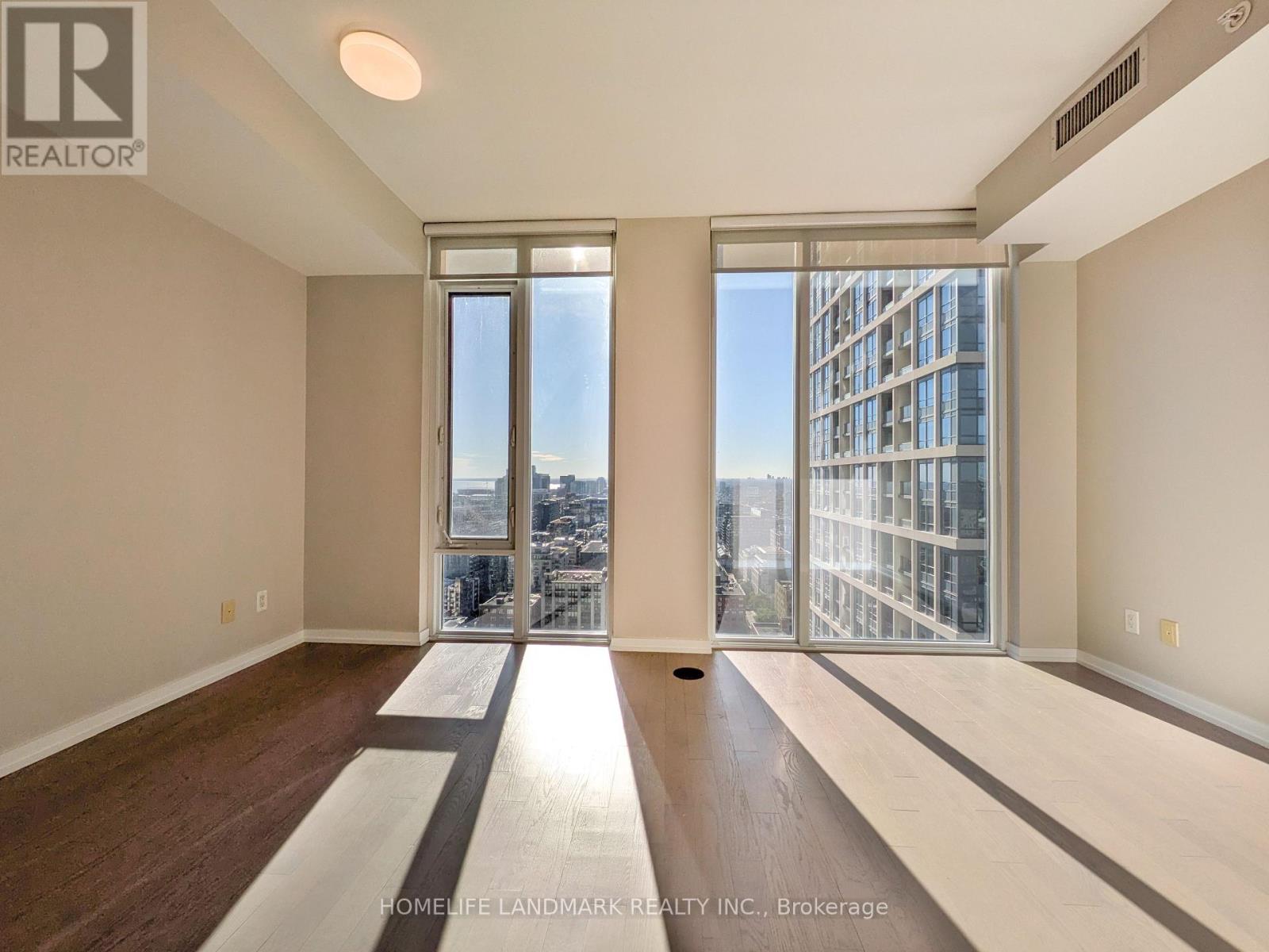 101 Peter Street — photo 8