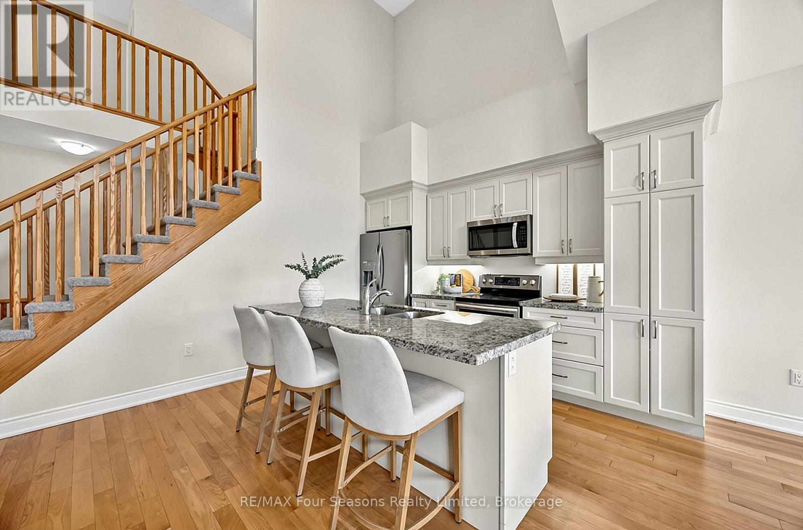 100 KARI CRESCENT, Collingwood — photo 2