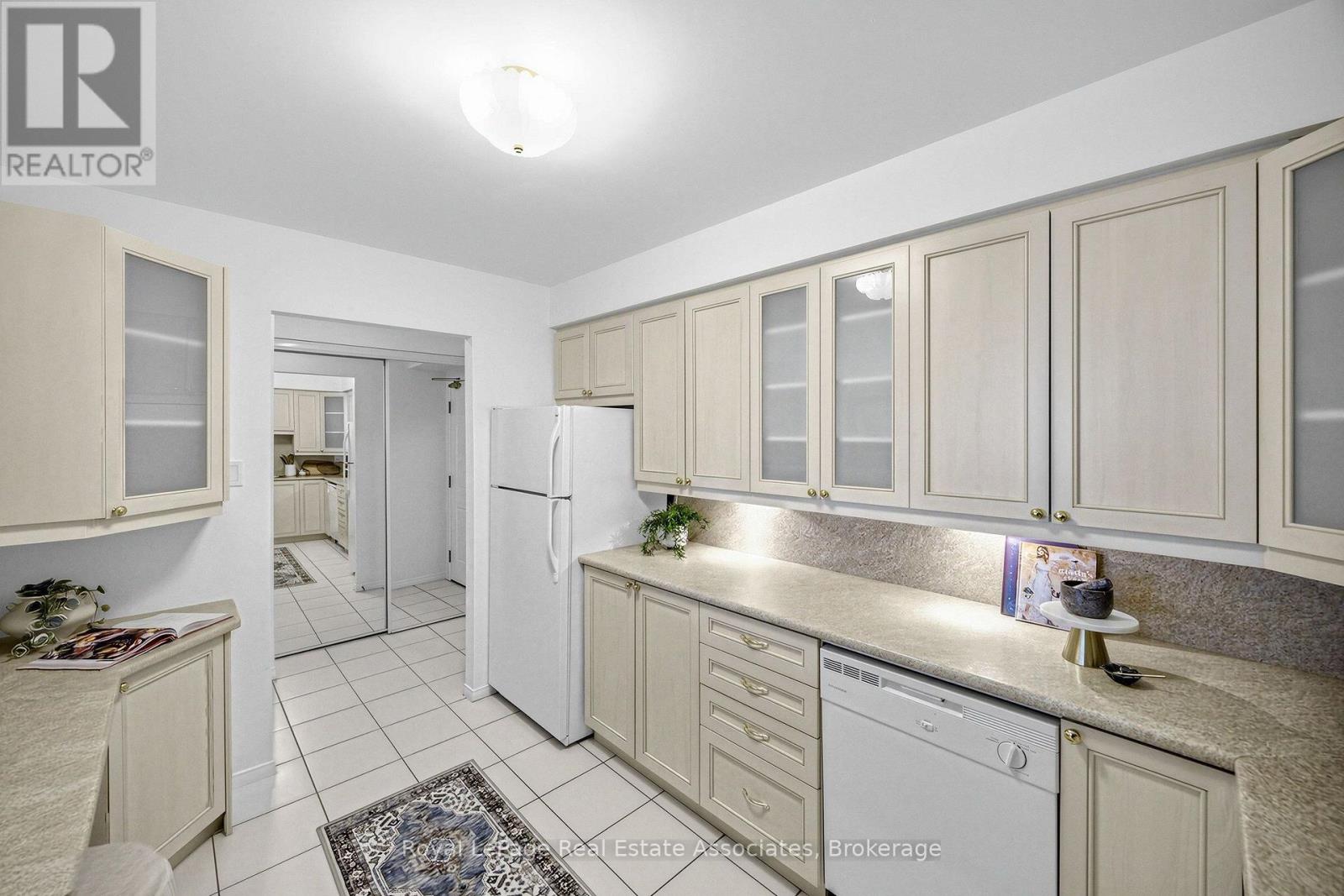1705- 1270 Maple Crossing Boulevard, Burlington, ON photo 13