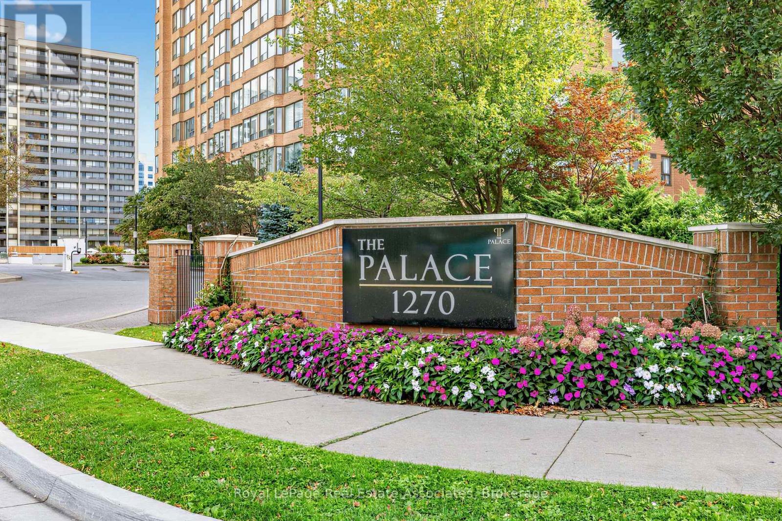 1705- 1270 Maple Crossing Boulevard, Burlington, ON photo 2