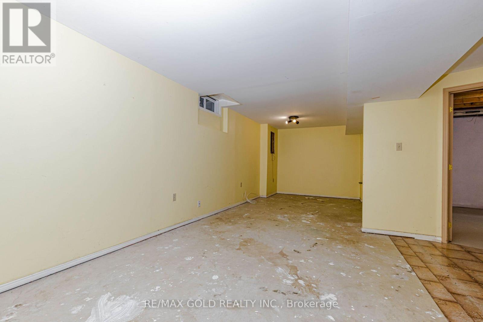97 Hinchley Wood Grove — photo 42