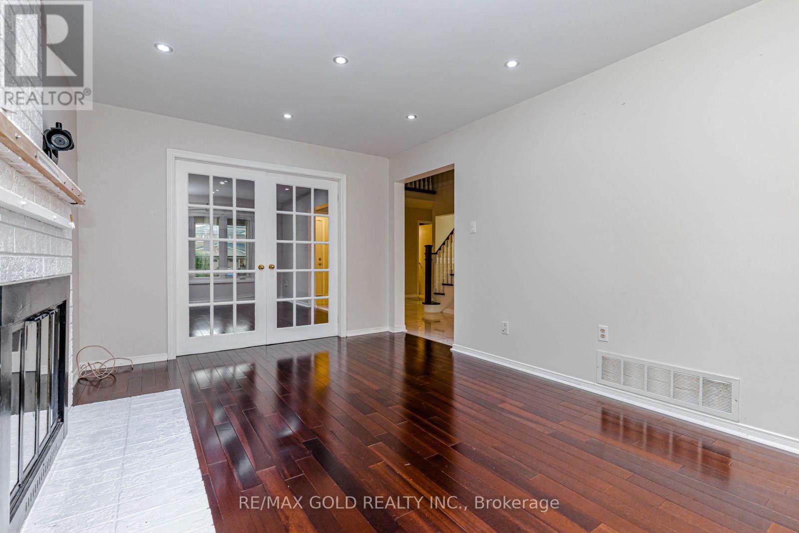 97 Hinchley Wood Grove — photo 11
