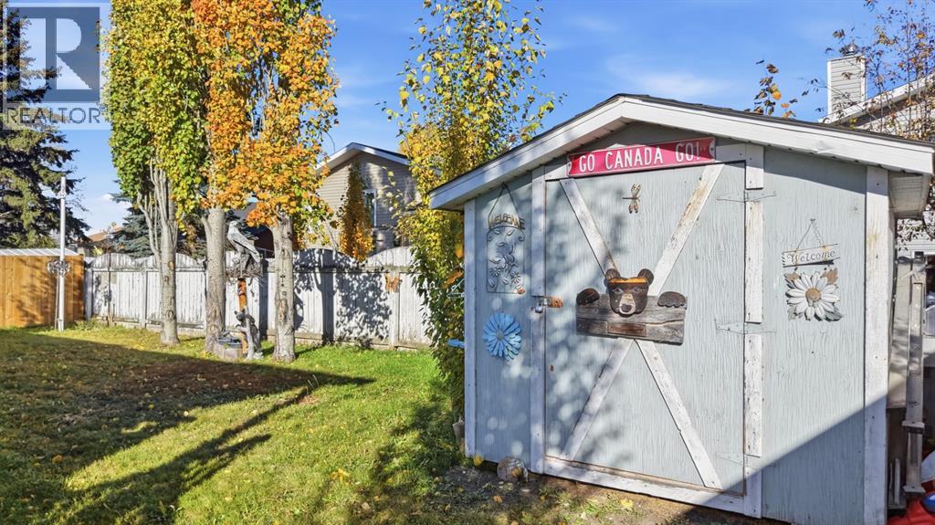 Listing photo – 5216 55 Avenue, Eckville