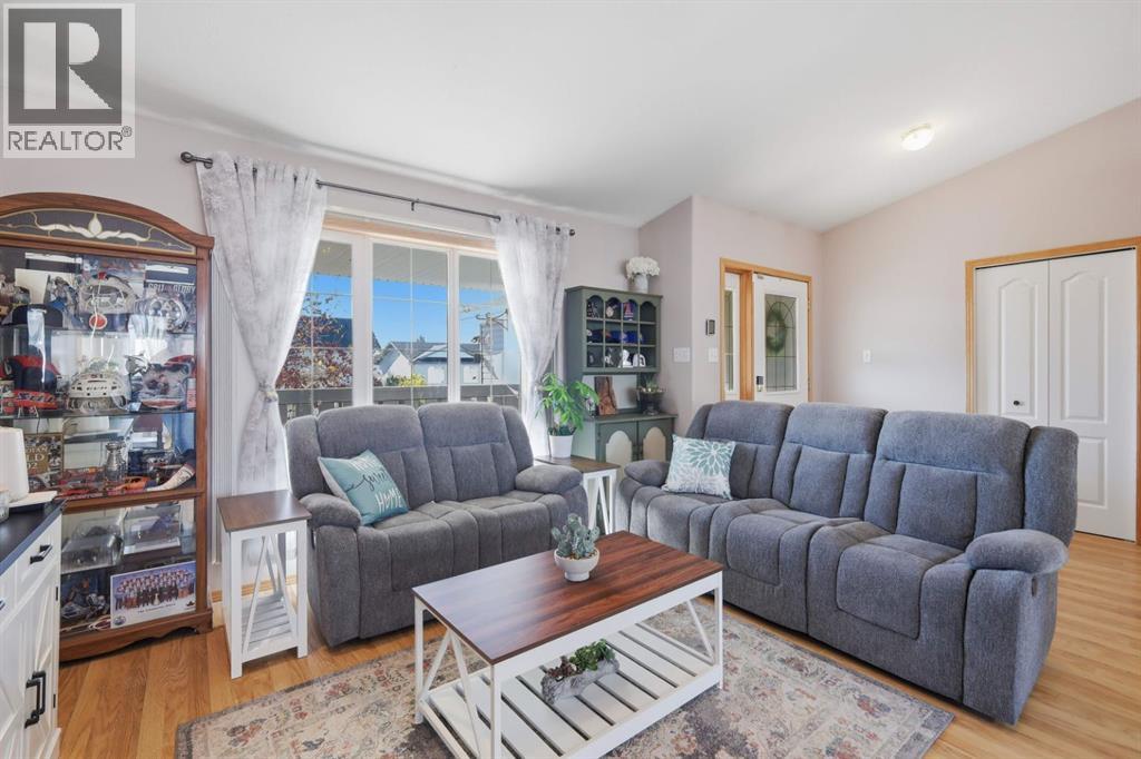 Listing photo – 5216 55 Avenue, Eckville
