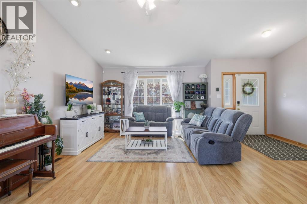 Listing photo – 5216 55 Avenue, Eckville