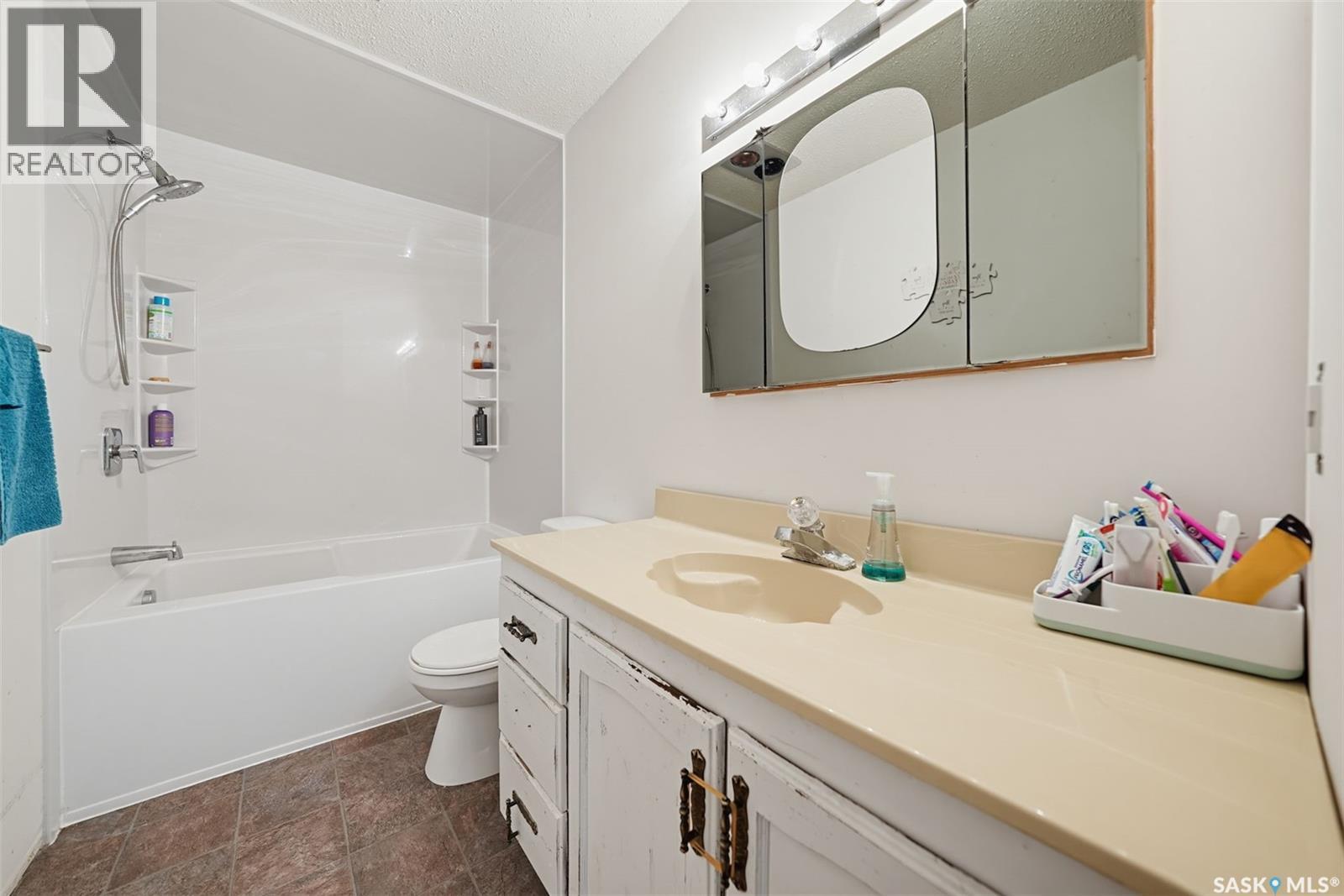 219 Hawkins STREET, Drake — photo 16