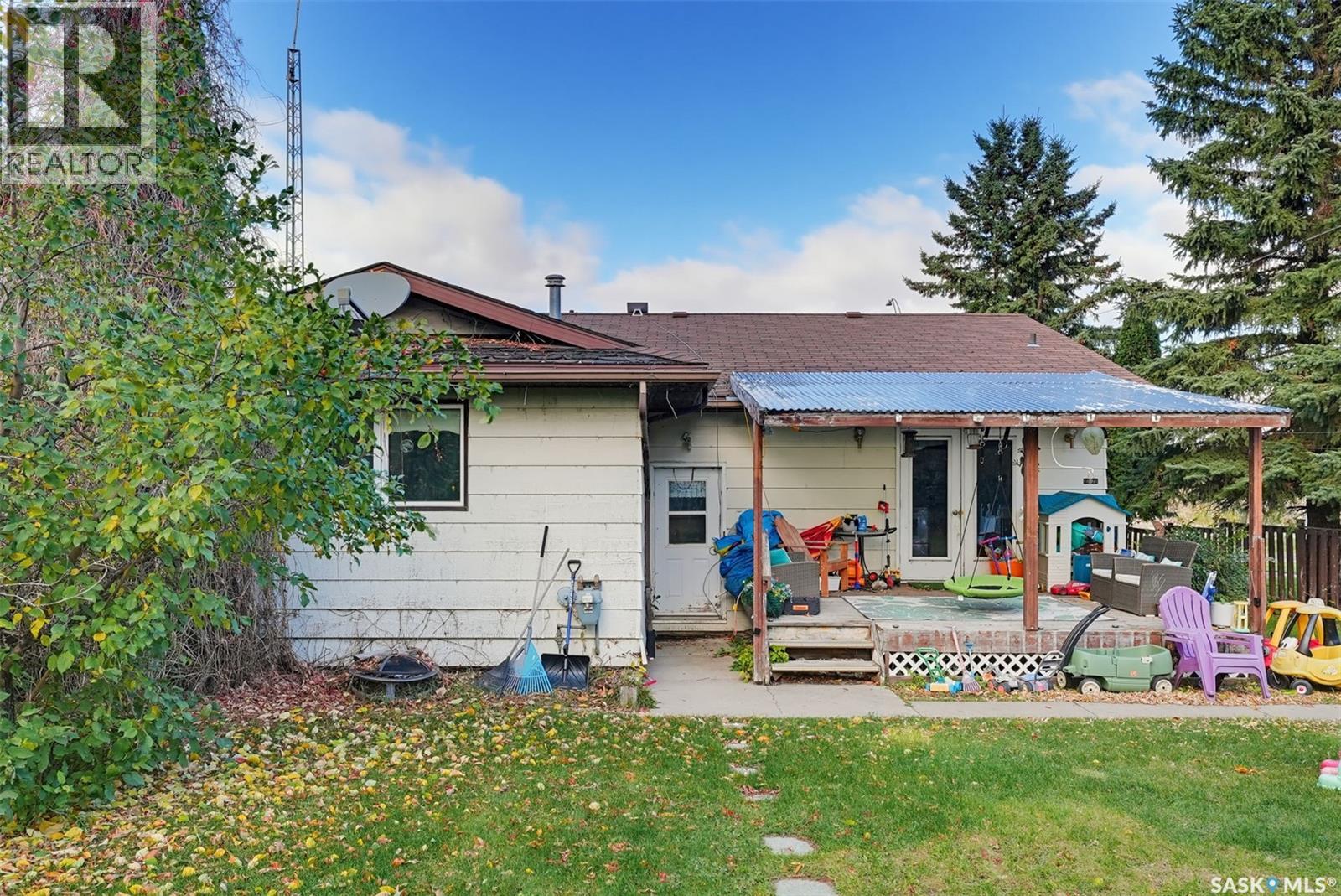 219 Hawkins STREET, Drake — photo 27