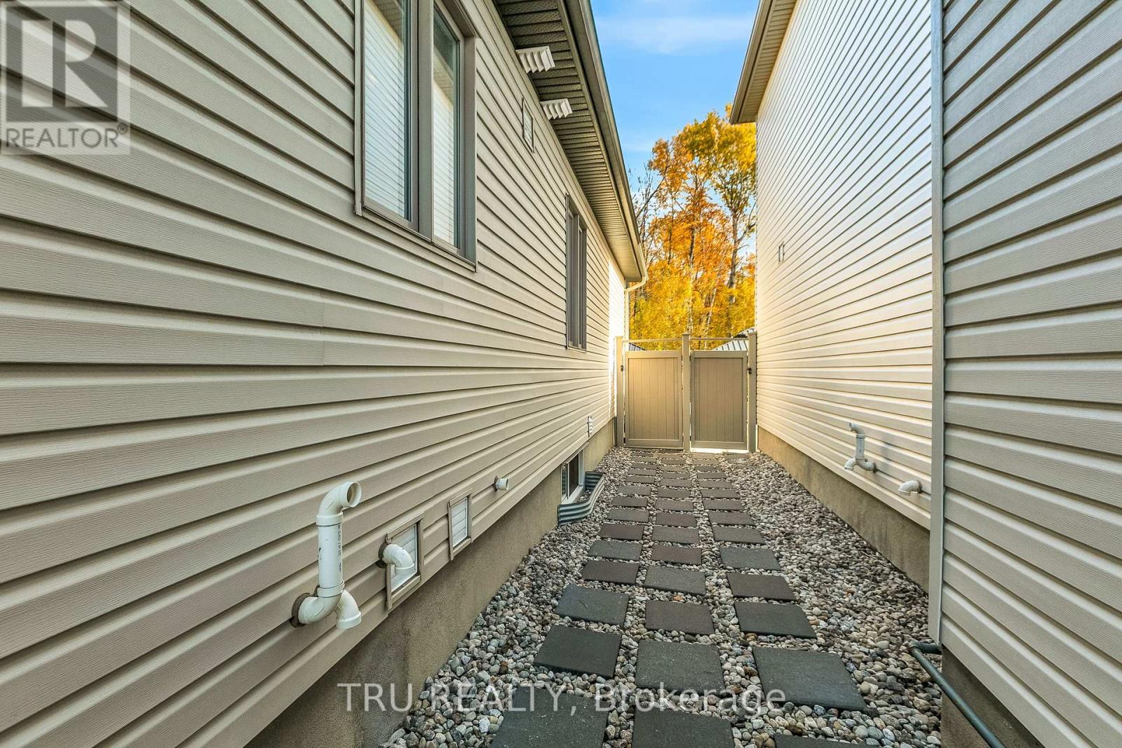 6362 Renaud Road — photo 30